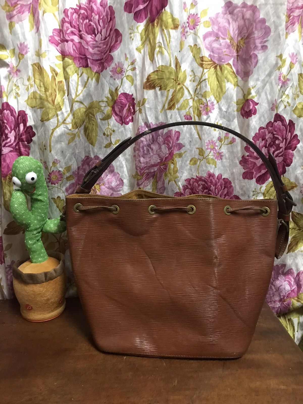 Louis Vuitton Authentic Louis Vuitton Epi Neo Size ONE SIZE - 2 Thumbnail