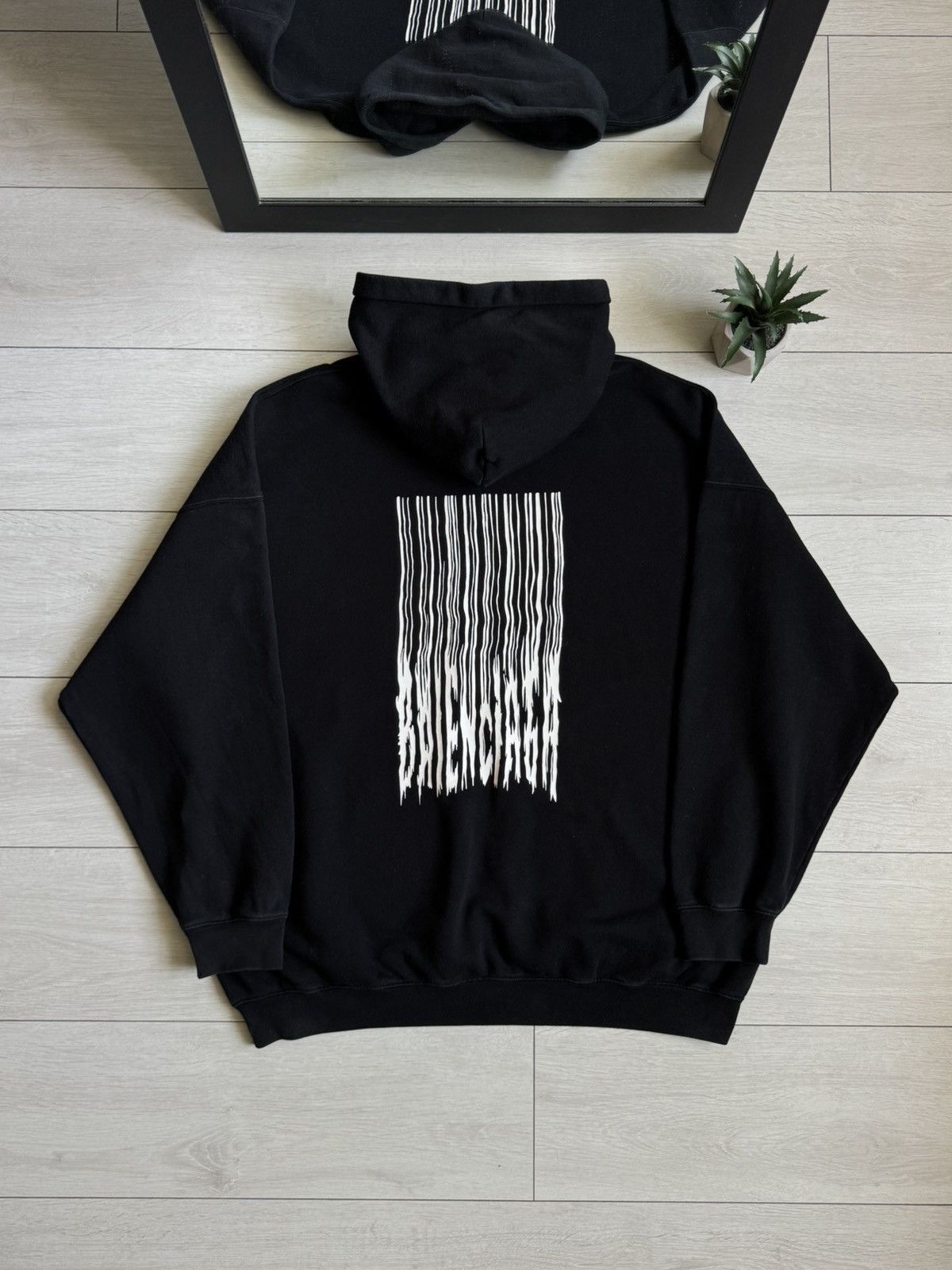 Balenciaga Balenciaga Unifit Barcode Logo Ovesized Hoodie Size US L / EU 52-54 / 3 - 1 Thumbnail