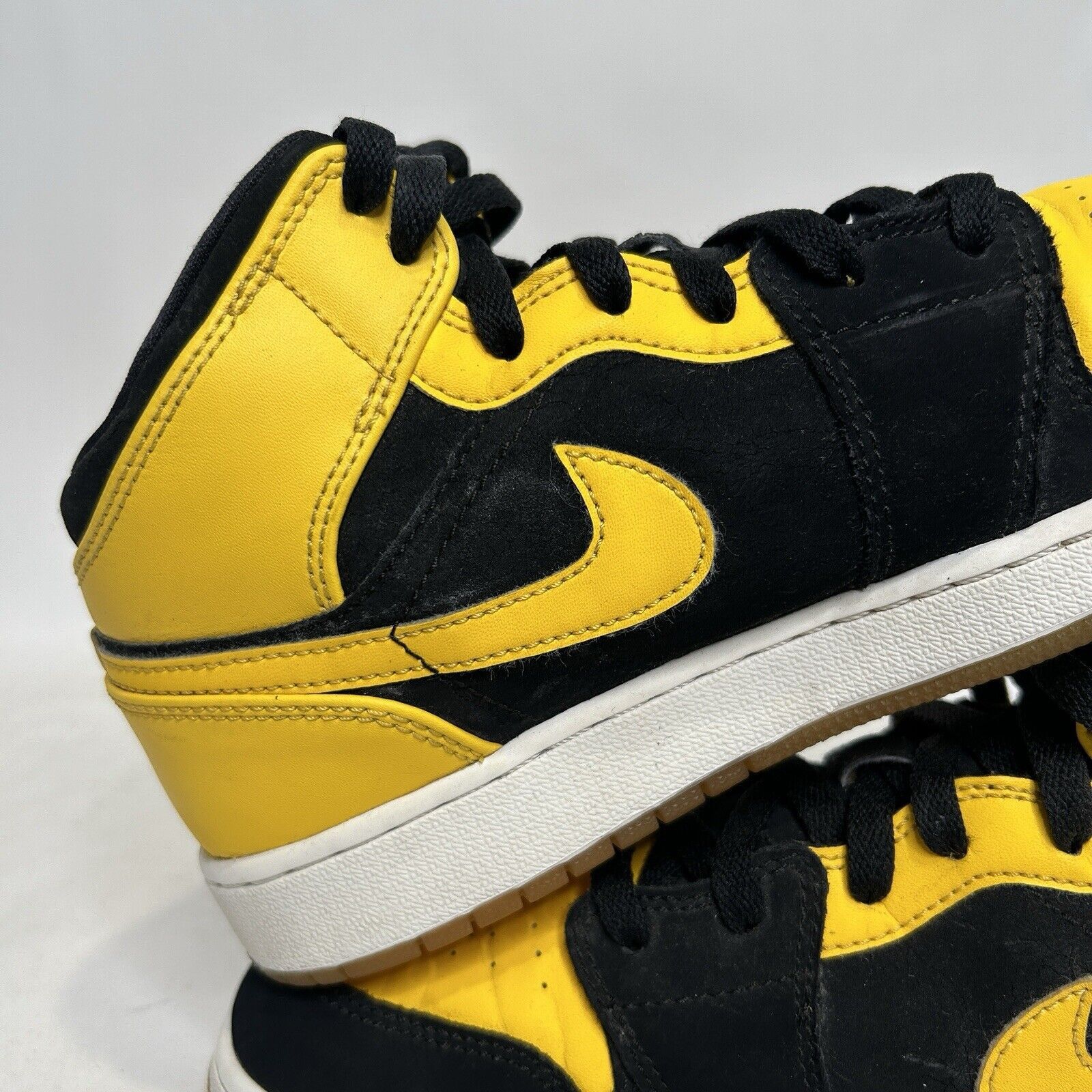 Jordan Brand Nike Shoes Air Jordan 1 Retro Mid GS “New Love” 2017 Size US 8.5 / IT 38.5 - 10 Thumbnail