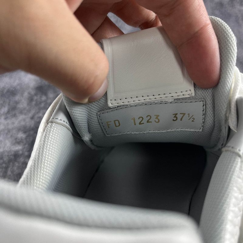 Louis Vuitton Louis Vuitton Trainer Low-Top Fashion Sneakers for Women - Size US 7.5 / IT 37.5 - 5 Thumbnail