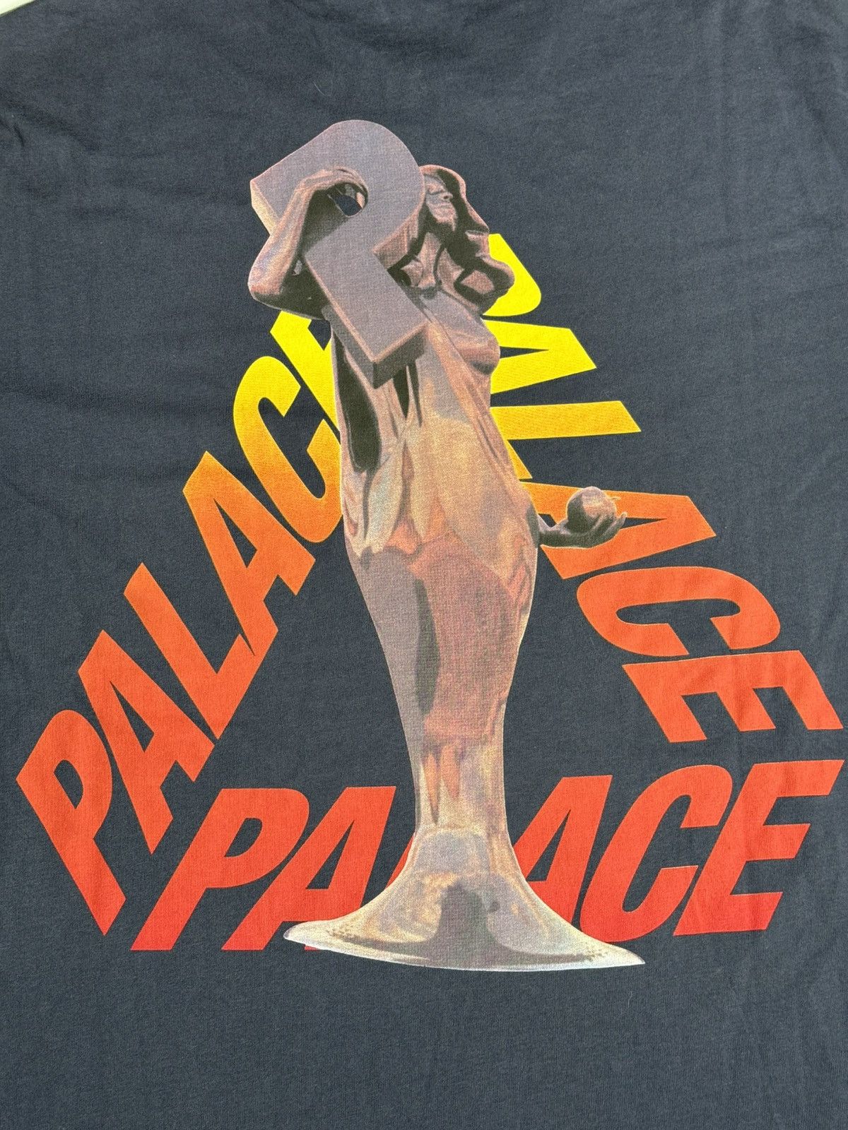 Palace Palace Tri-Ferg P Statue Tee “Charcoal” [L] PREOWNED Size US M / EU 48-50 / 2 - 4 Thumbnail