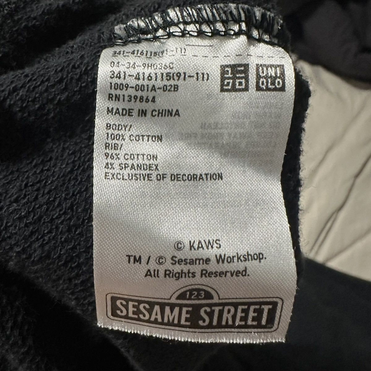 Kaws × Uniqlo KAWS X Sesame Street UT Uniqlo Sweatshirt Black Crewneck Size US M / EU 48-50 / 2 - 7 Thumbnail