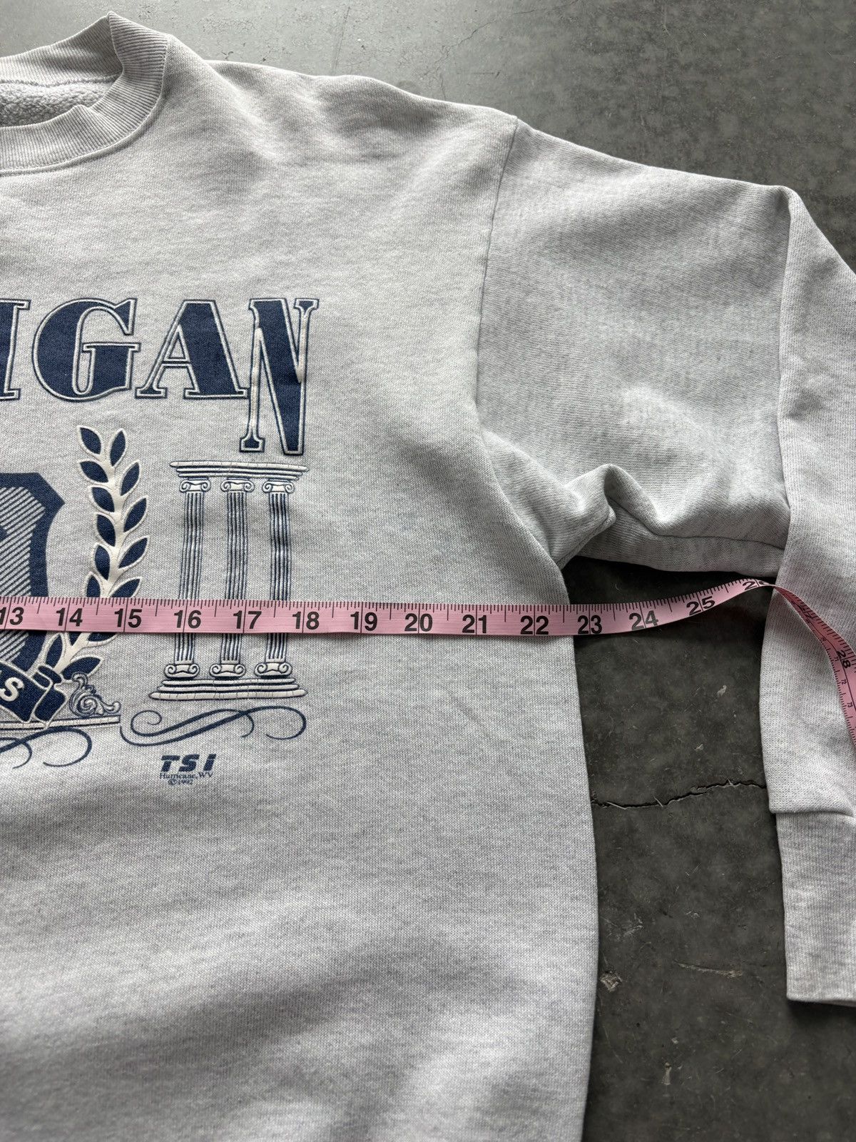 Vintage Vintage 90s Michigan Wolverines Crewneck Sweatshirt Size US L / EU 52-54 / 3 - 5 Thumbnail