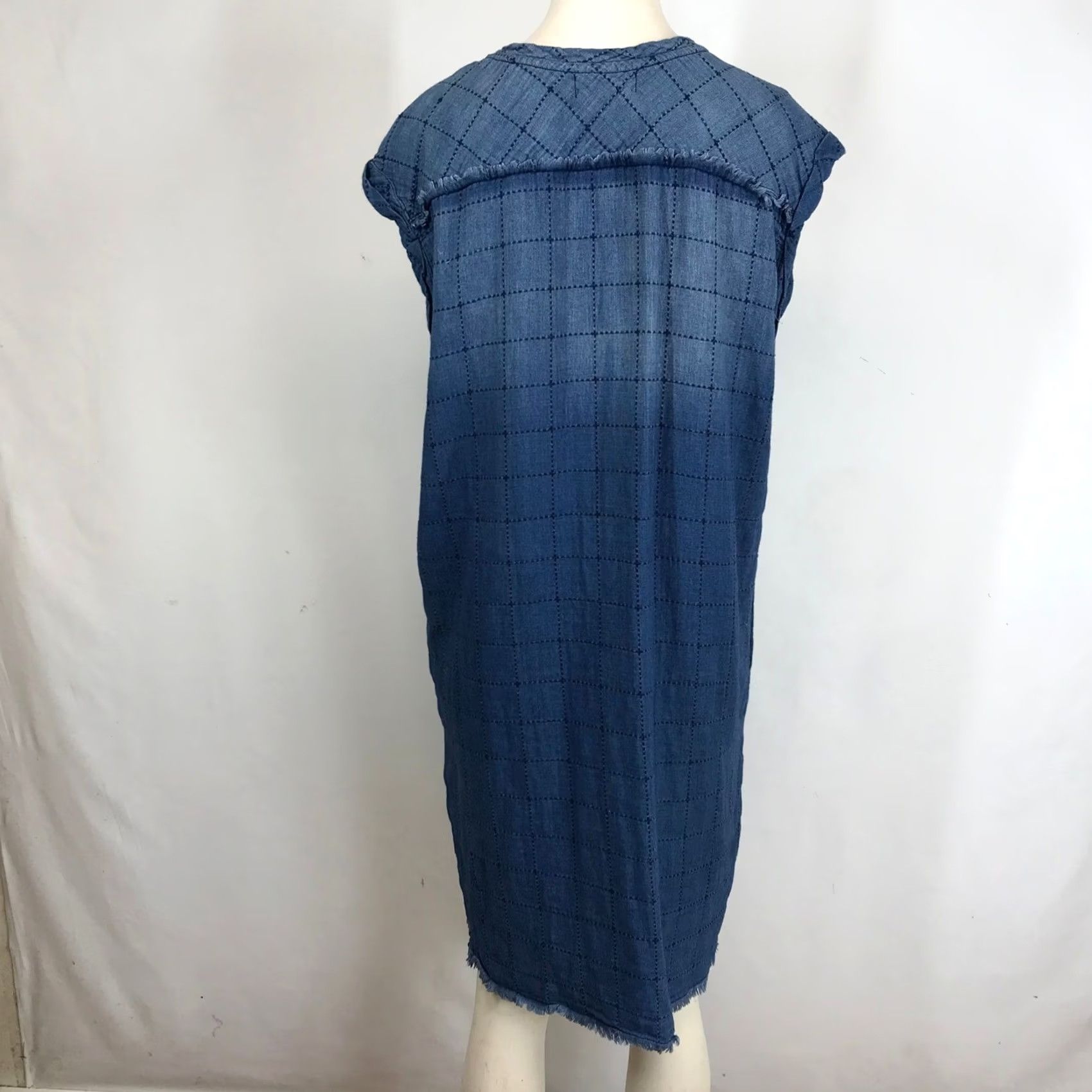 Denime cloth & stone denim patchwork v-neck shift dress womens L blue frayed hem bohemian casual short sleeve cap sleeve lightweight lightweight dress shift Size L / US 10 / IT 46 - 5 Thumbnail