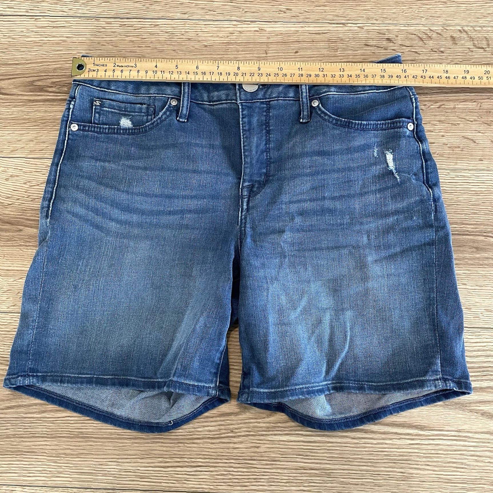Vintage VINTAGE Seven7 Women Denim Shorts Size 8 Blue Stretch Boyfriend Cotton Blend Size 30" / US 8 / IT 44 - 4 Thumbnail