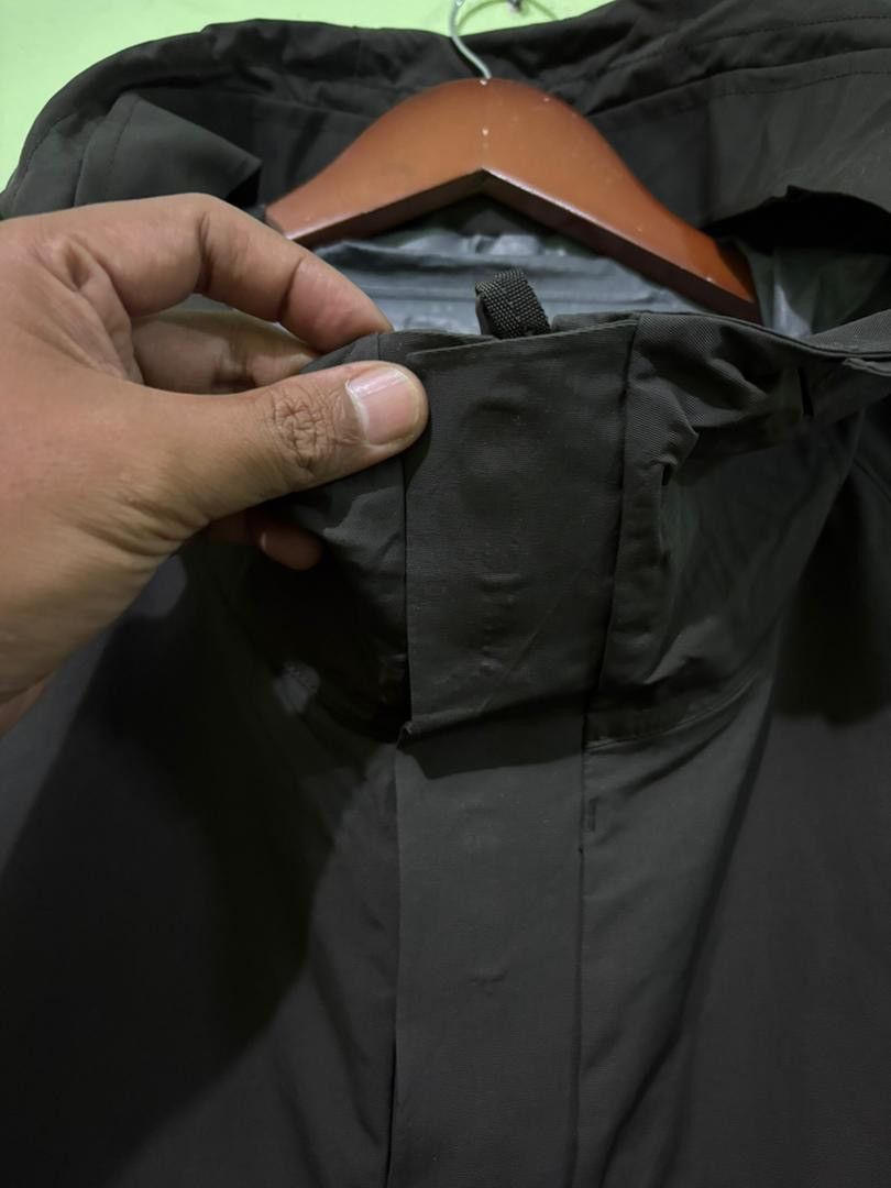 Lemaire Lemaire X Uniqlo Waterproof Jacket Olive Color with Hoodies Size US L / EU 52-54 / 3 - 12 Thumbnail