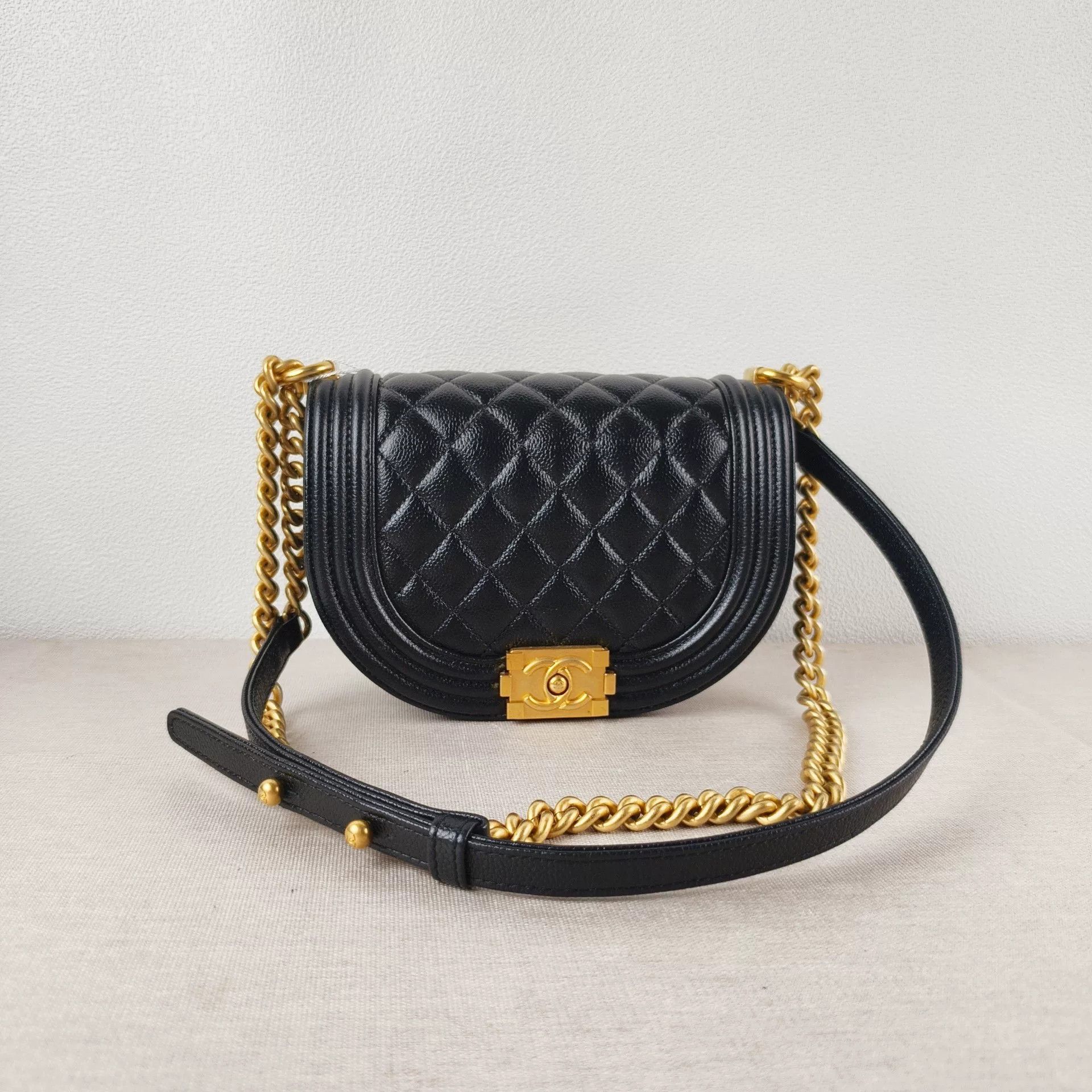 Chanel Pre-loved Bag Very good condition Size ONE SIZE - 1 Thumbnail