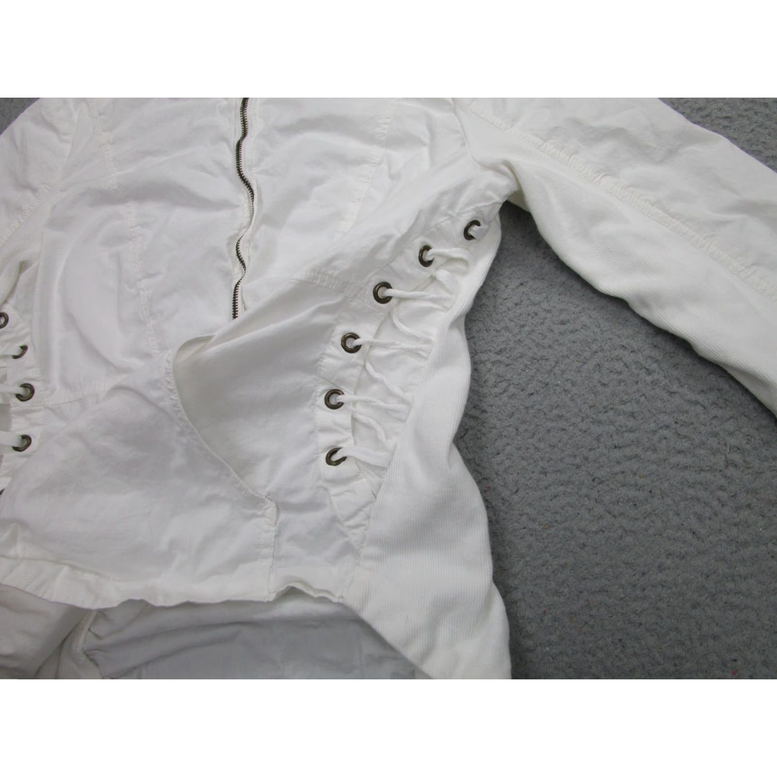 B Sides VINTAGE? Actually not vintage. Wearables Jacket Women 2X White Zip Front Grommet Sides Ruched Back 3/4 Sleeve Size XXL / US 16-18 / IT 52-54 - 3 Thumbnail