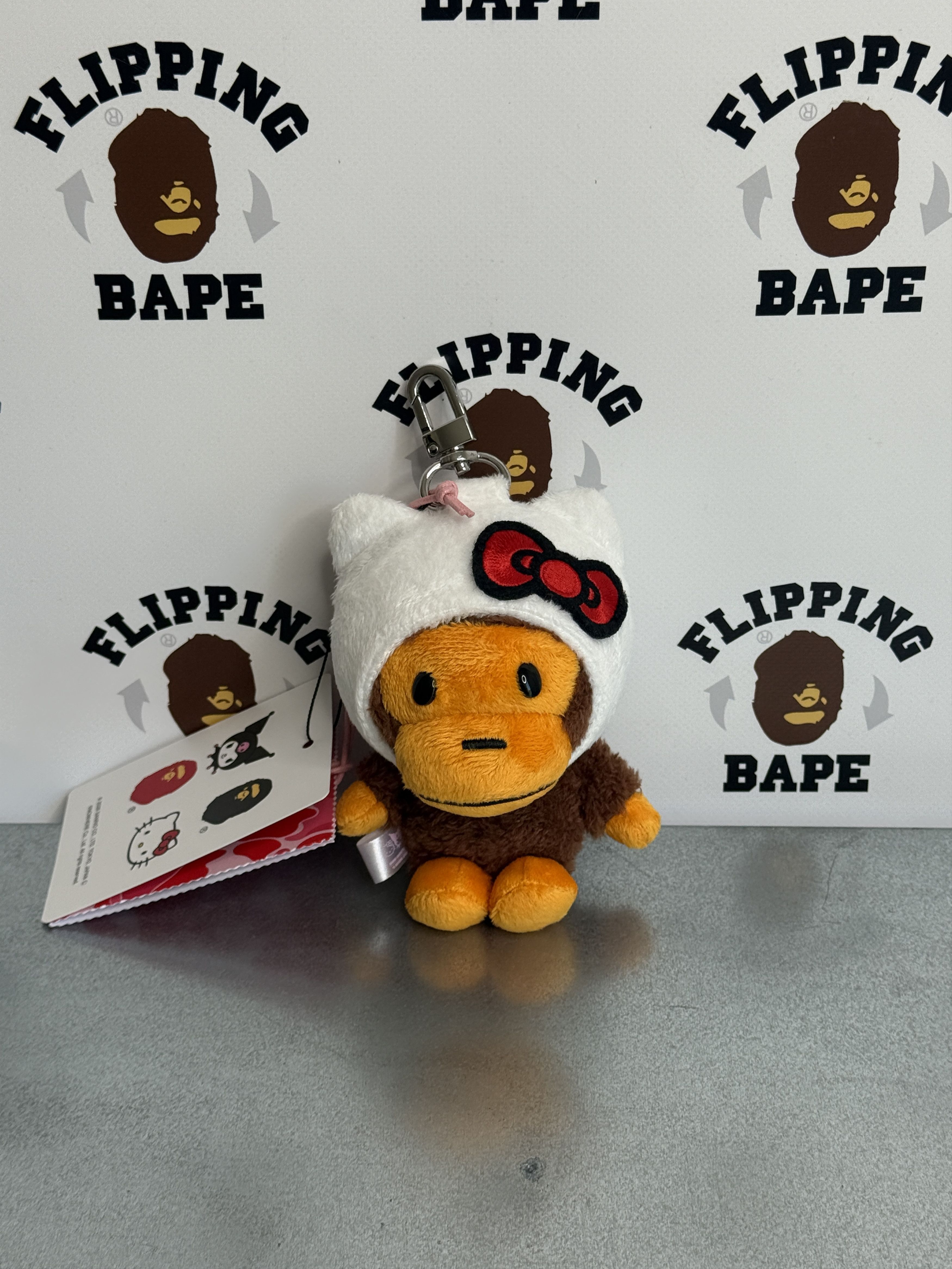BAPE X HELLO KITTY 】PLUSH DOLL KEYCHAIN BAPE X HELLO KITTY PLUSH DOLL KEYCHAIN