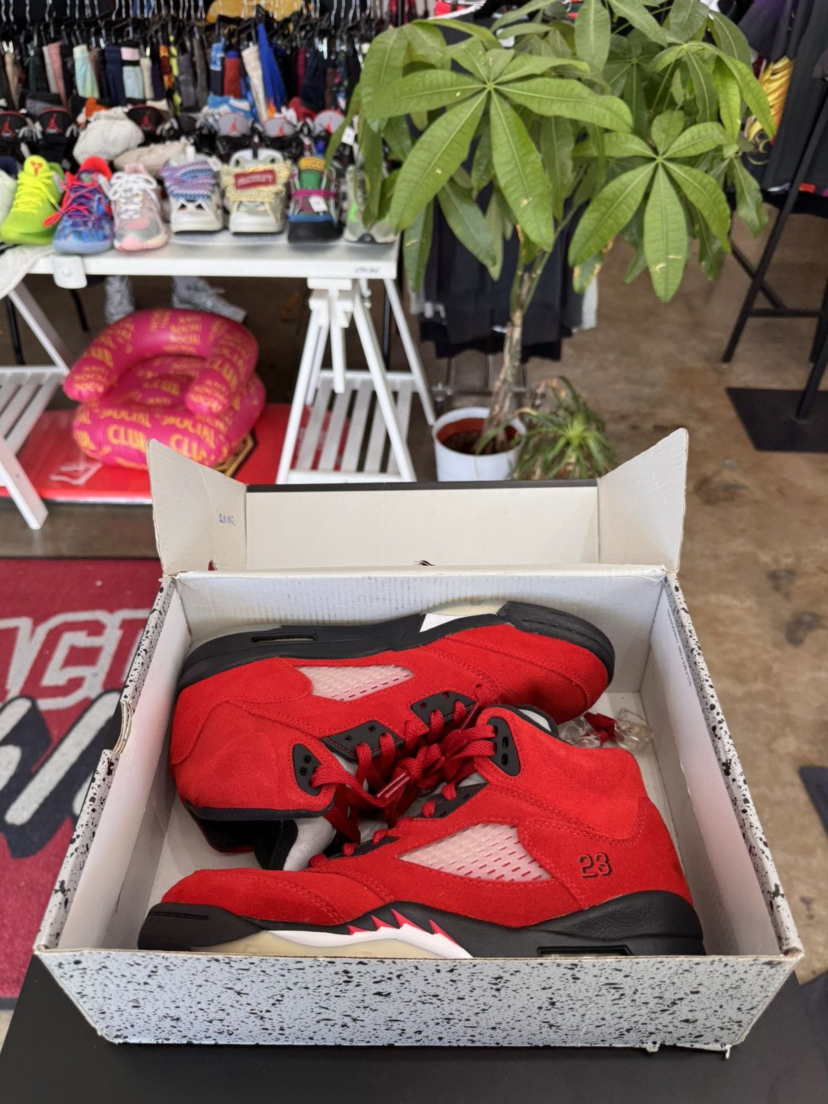 Jordan Brand Air Jordan 5 Raging Bull Size 7Y (2021) Size US 7 / EU 40 - 11 Thumbnail