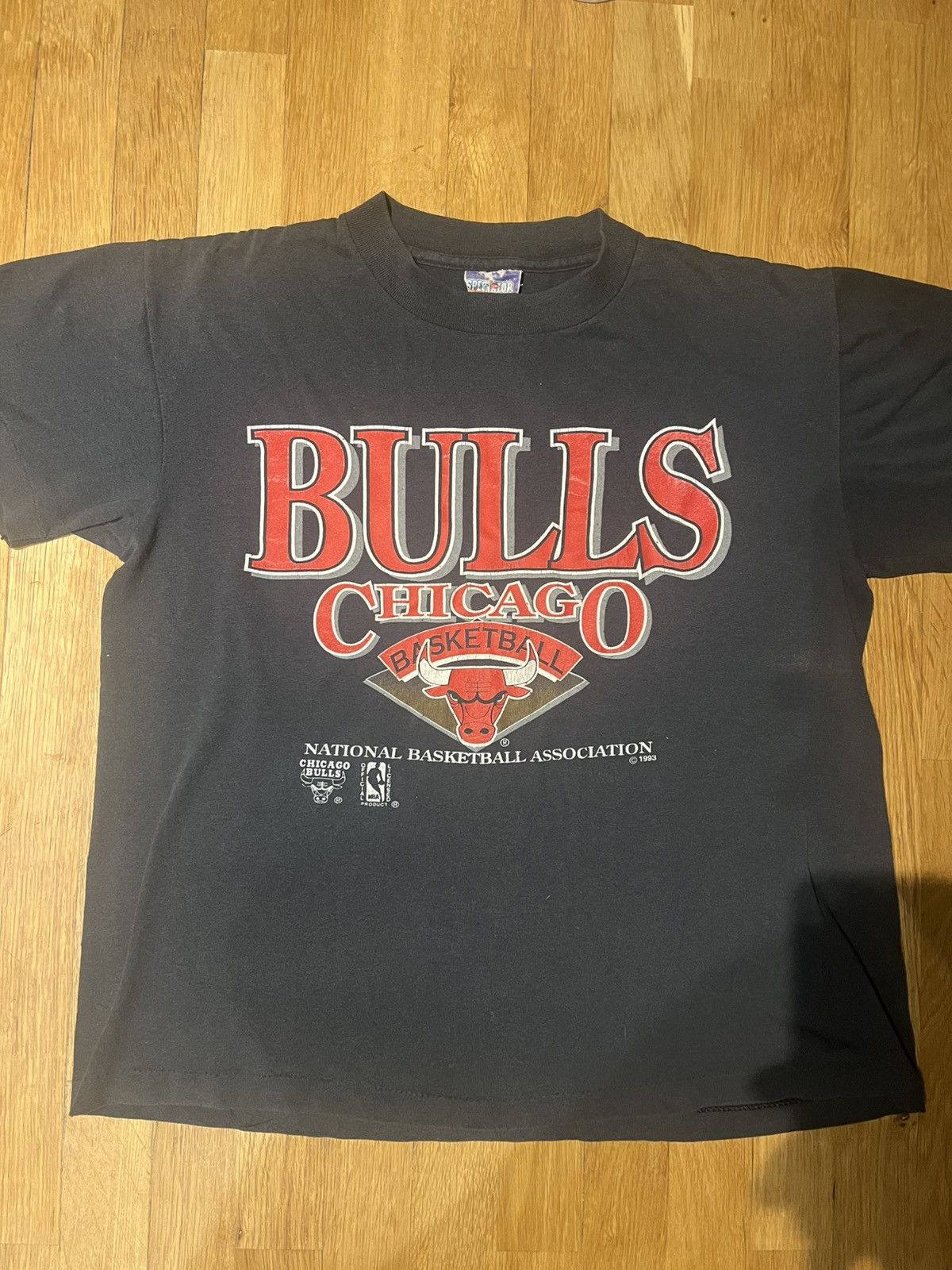 Salem Sportswear Spectator Chicago Bulls M Size 1993 Vintage Tshirt Size US M / EU 48-50 / 2 - 1 Thumbnail