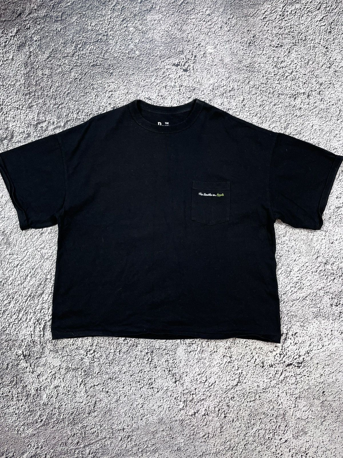 Band Tees Vintage Y2K The Beatles Apple Logo Band Tee size M Size US M / EU 48-50 / 2 - 2 Thumbnail