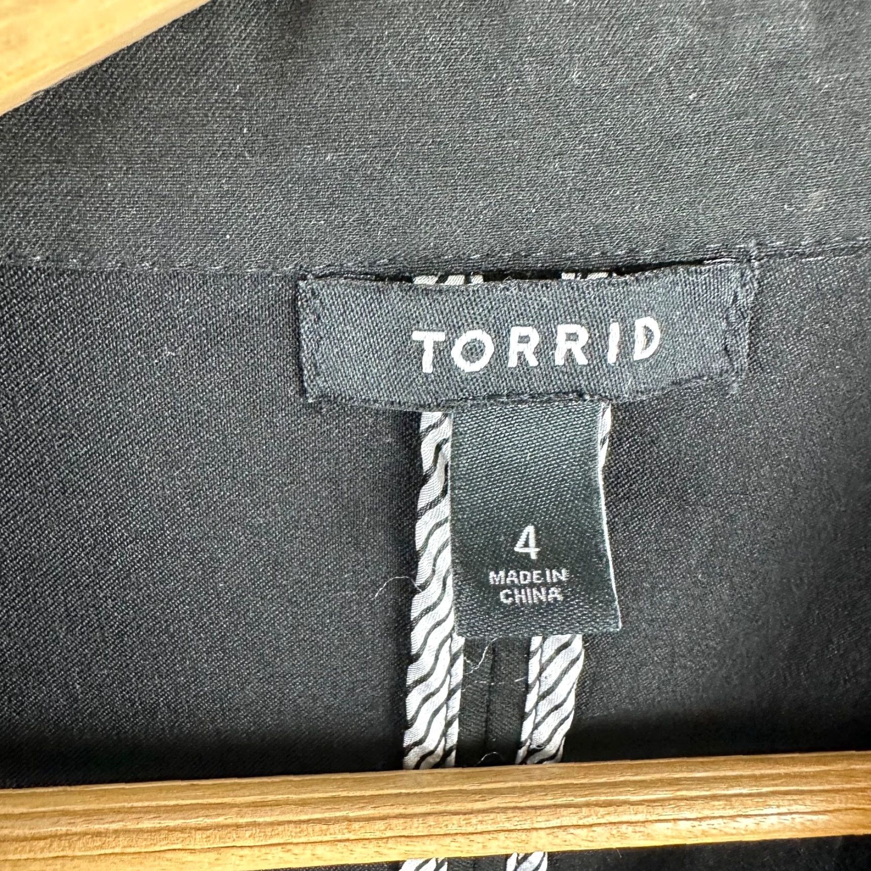Torrid Torrid Stretch Blazer Womens Size 4 Black 3/4 Sleeve Button Closure Studio Lexington Millennium Classic Designer Convenience Stretch Jacket Size S / US 4 / IT 40 - 2 Thumbnail