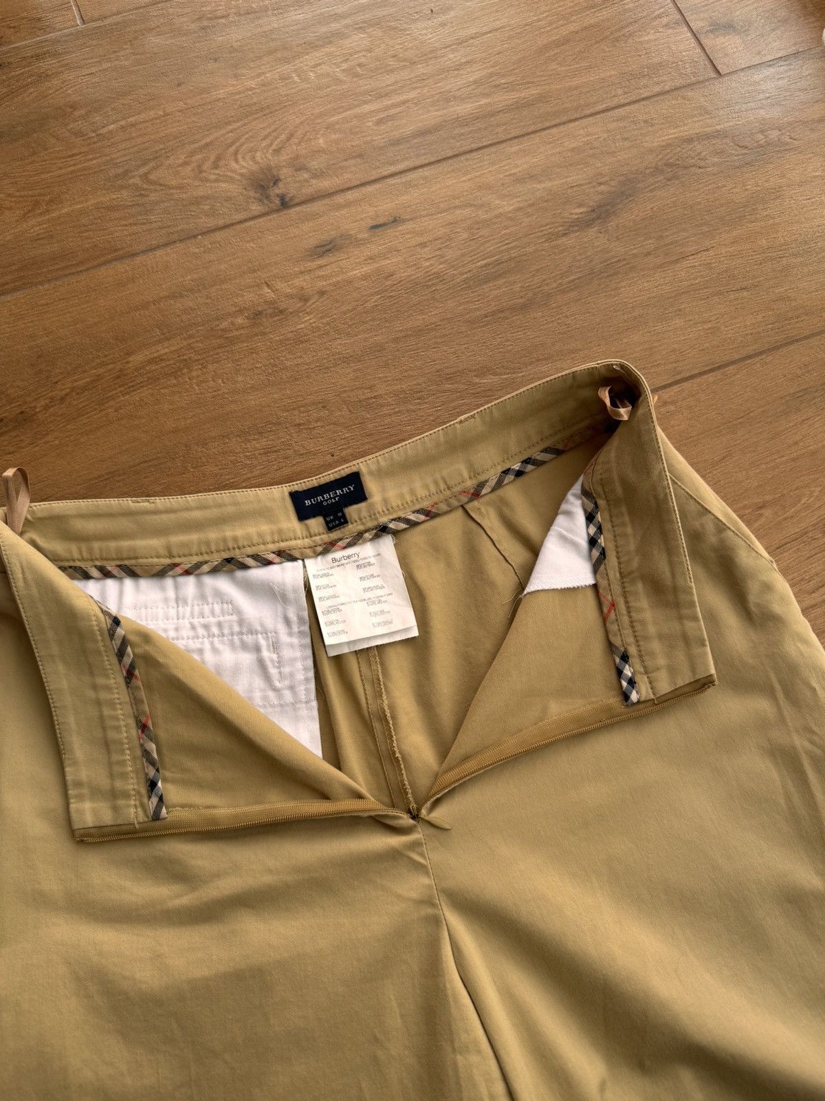 Burberry × Vintage Vintage Burberry Golf Nova Check Luxury Beige Skirt/Shorts Size 28" / US 6 / IT 42 - 8 Thumbnail