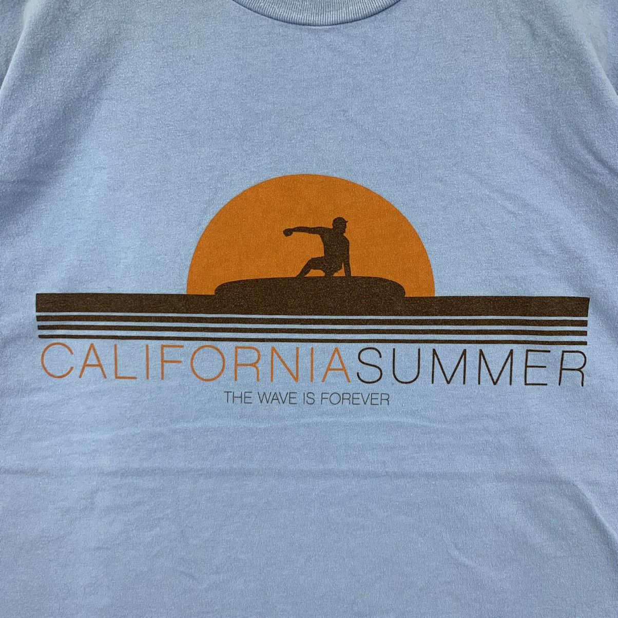 Uniqlo UNIQLO x CALIFORNIA SUMMER Wave Forever Tee Shirt Size US L / EU 52-54 / 3 - 3 Thumbnail