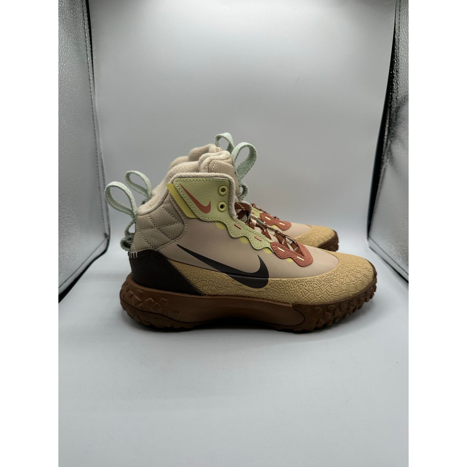 Nike Nike Terrascout GS “Light British Tan” size 3.5y/5 women’s Size US 5 / IT 35 - 3 Thumbnail