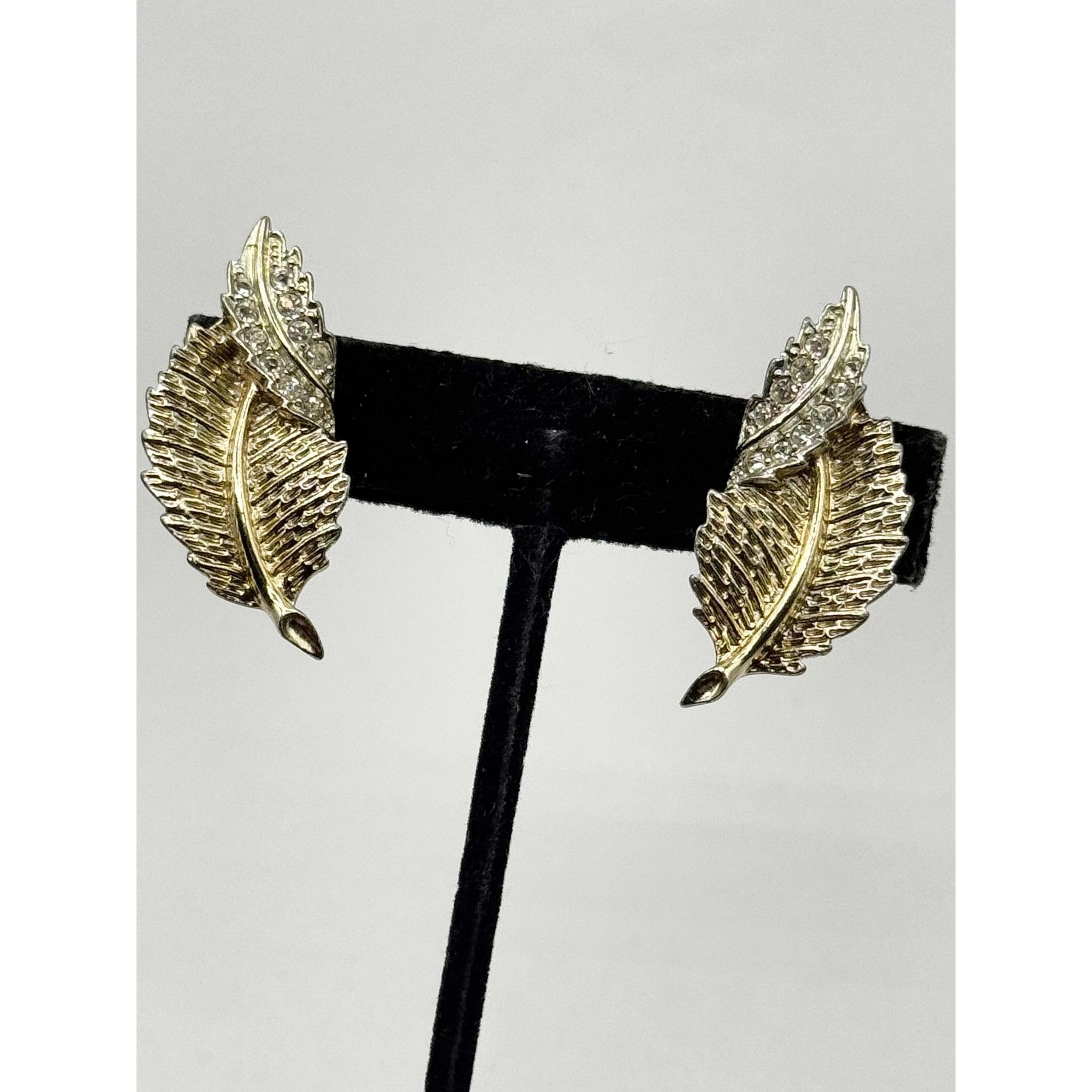 Vintage Sarah Coventry rhinestone gold leaf clip on vintage earrings Size ONE SIZE - 1 Thumbnail
