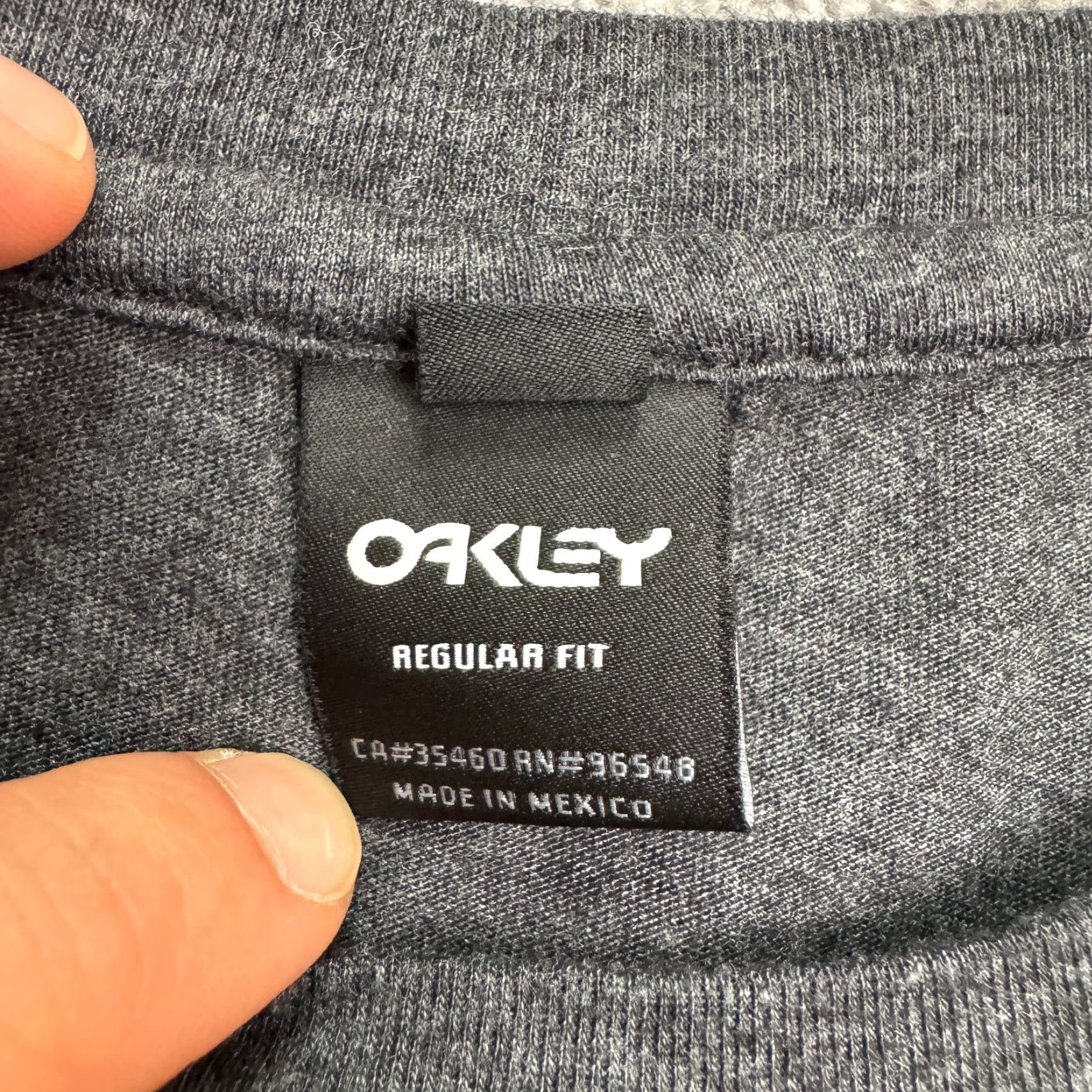 Oakley VINTAGE Oakley Mens T-Shirt Regular Fit Short Sleeve Crew Neck Logo Casual Activewear 90s Gray Size US L / EU 52-54 / 3 - 4 Thumbnail