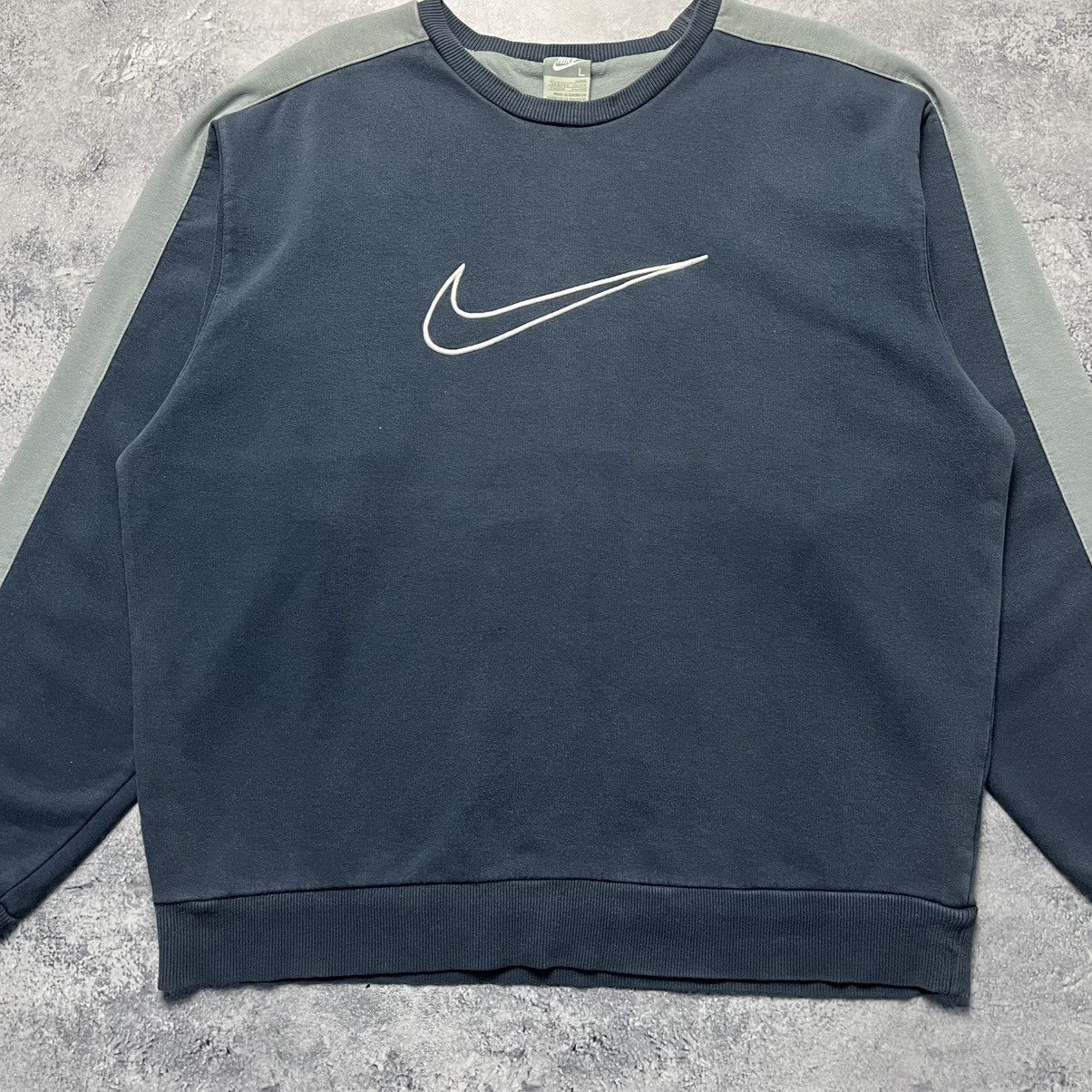 Nike Vintage Nike Big Central Logo Swoosh Sweatshirt Streetwear Size US L / EU 52-54 / 3 - 3 Thumbnail