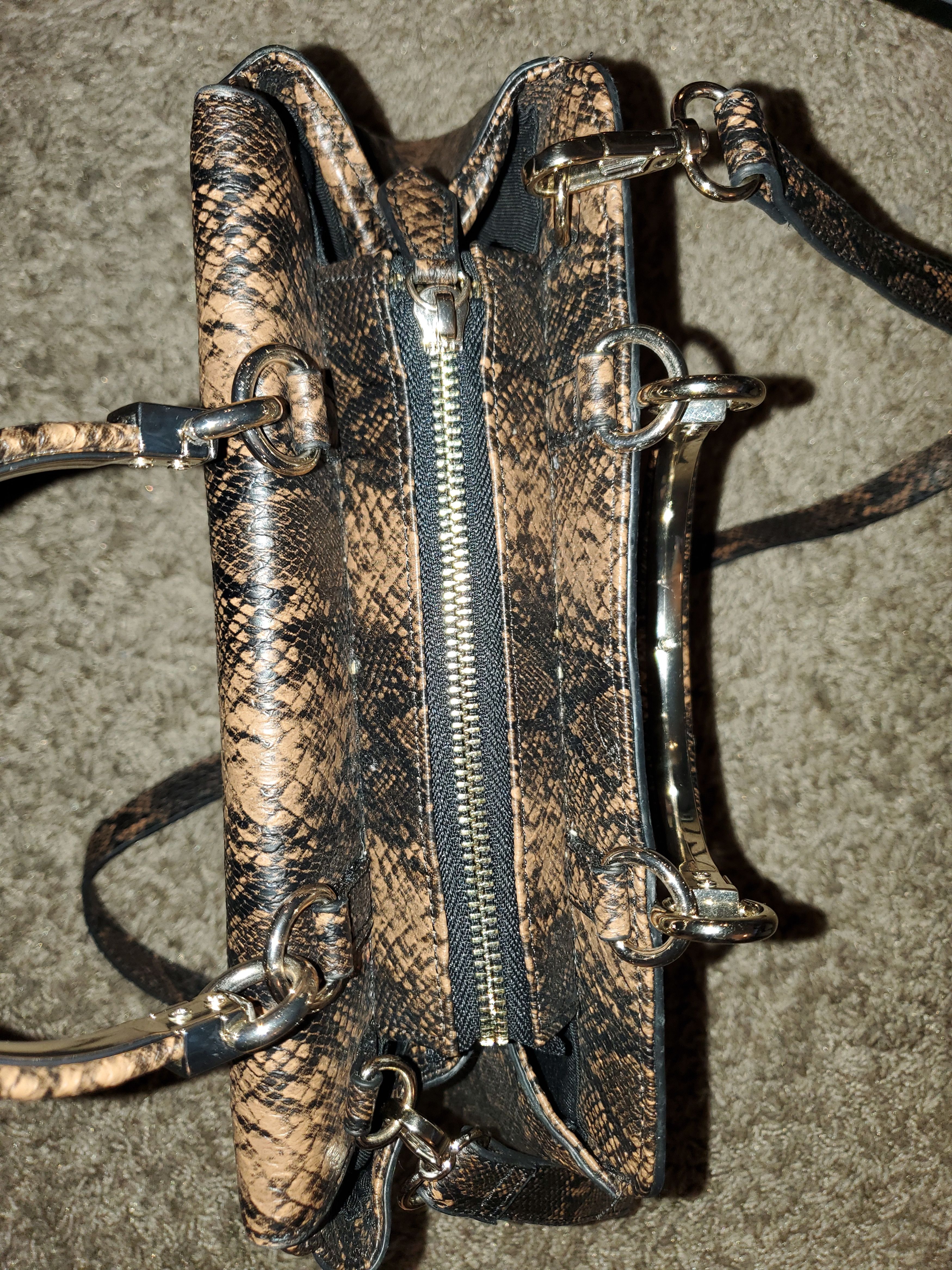 Guess Two tone brown faux leather snakeskin Guess purse Size ONE SIZE - 2 Thumbnail