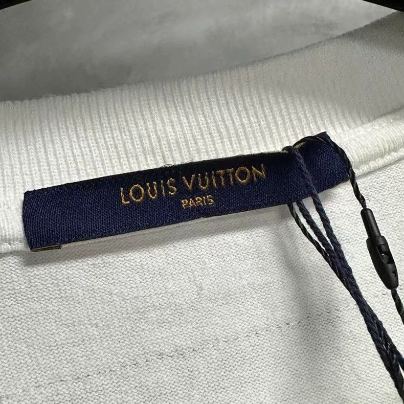 Louis Vuitton Louis Vuitton White monogrammed crewneck short sleeve T-sh Size US L / EU 52-54 / 3 - 5 Thumbnail