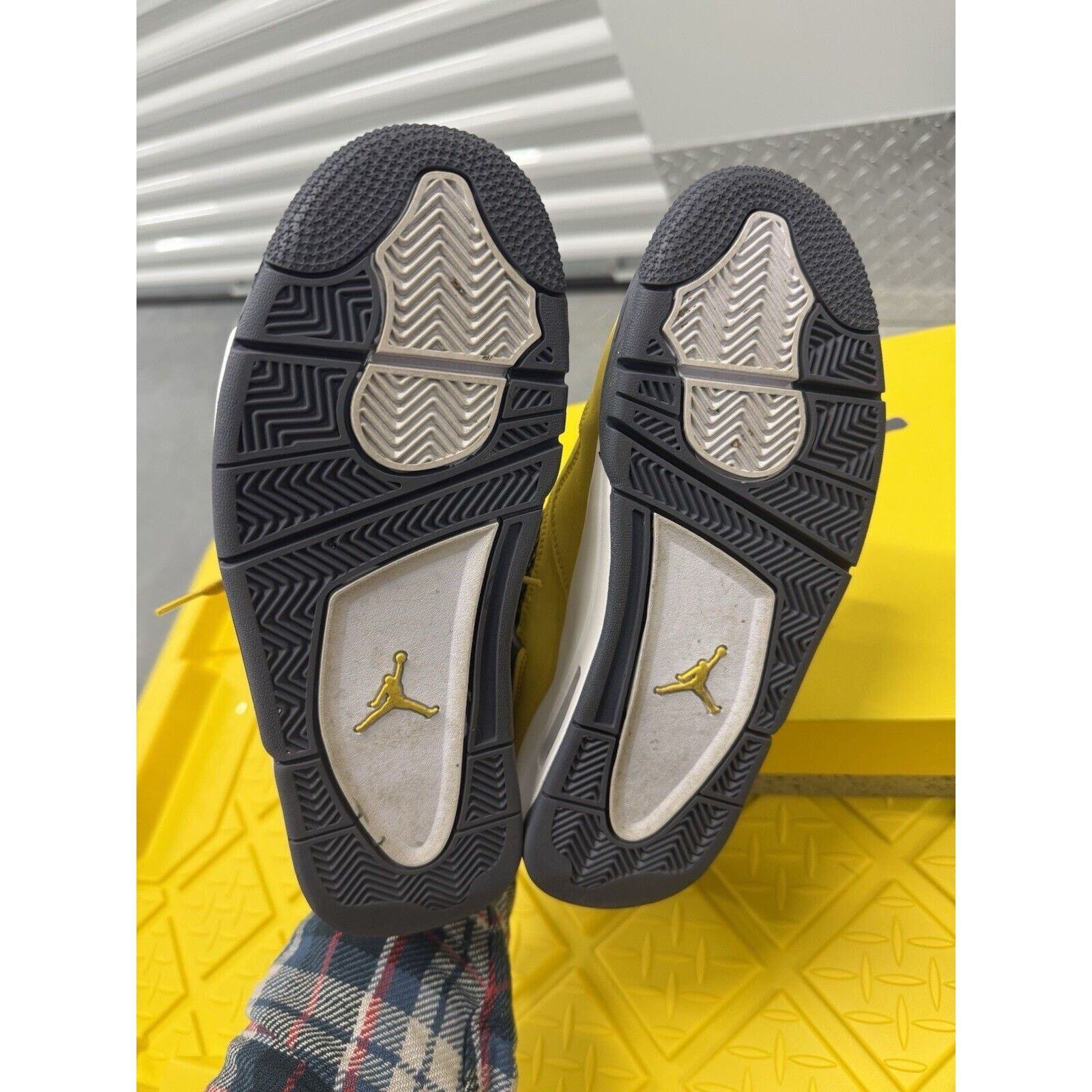 Jordan Brand Men’s Jordan 4 Retro Mid Lightning Yellow CT8527-700 Used Size US 7.5 / EU 40-41 - 5 Thumbnail