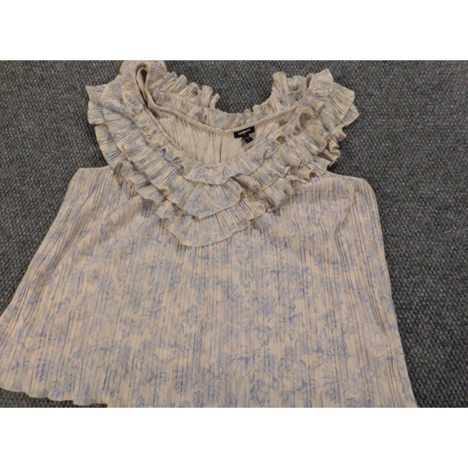 Express Express Blouse Women Small Blue Floral Pullover Casual Shirt Regular S Long Sleeve Collared Polyester Down Pattern: Floral Designer Style Size S / US 4 / IT 40 - 2 Thumbnail