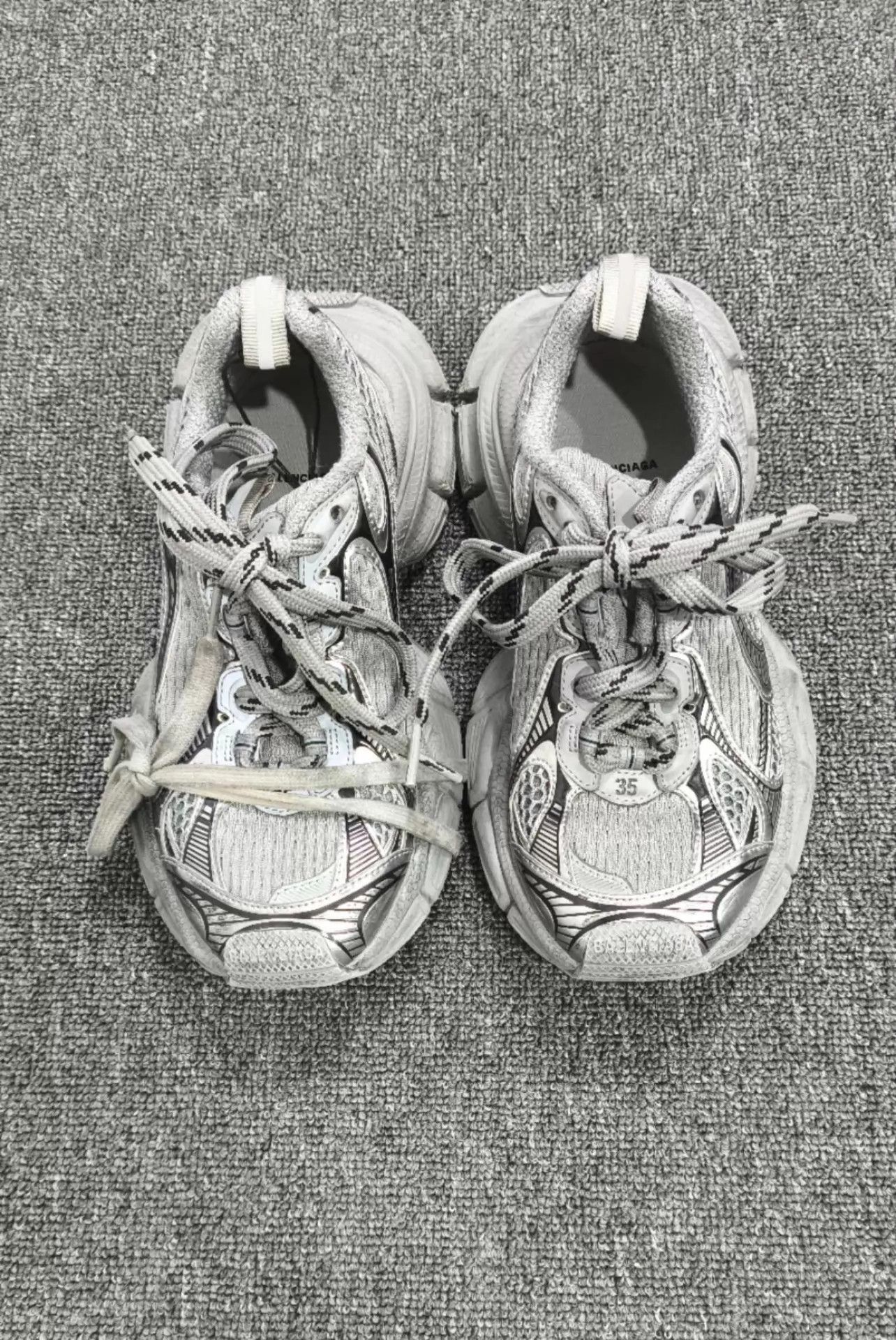 Balenciaga Balenciaga Women's White Gray Dad Shoe 35 Size US 5 / IT 35 - 2 Thumbnail