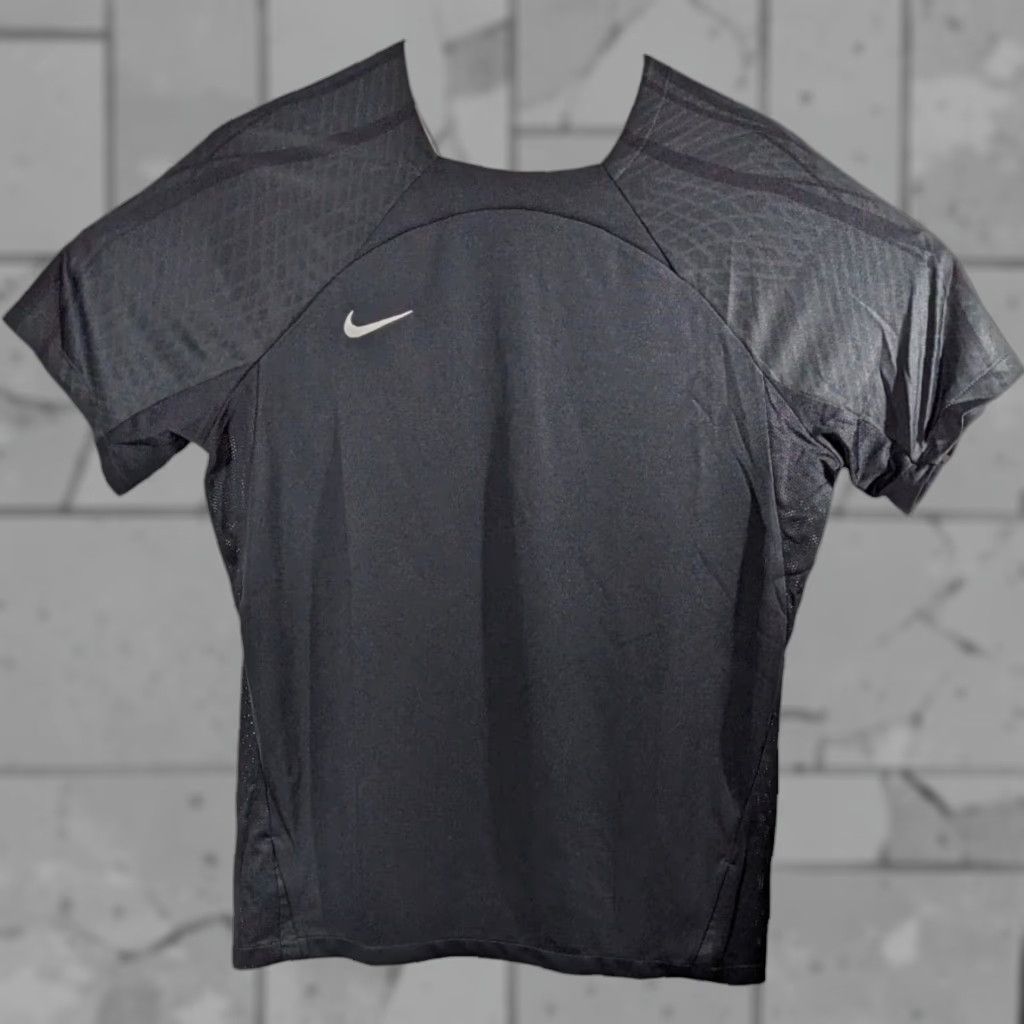 Nike Mens Short Sleeve Soccer T-Shirt Size Large Black Slim Fit