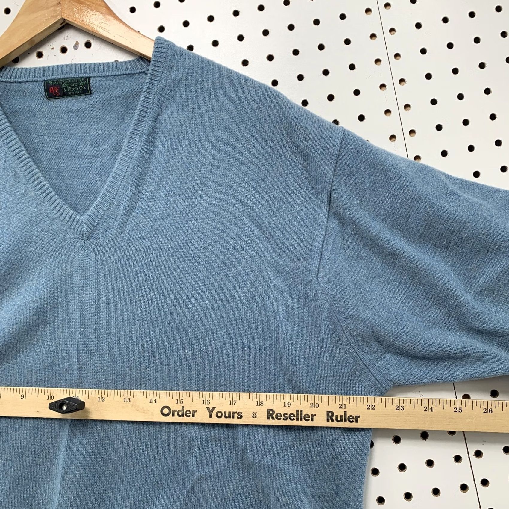 Abercrombie & Fitch Abercrombie & Fitch Sweater Shirt Blue 80s Wool V-Neck Pullover Vintage Large Mens Knit Pullover UK Scotland Size US L / EU 52-54 / 3 - 6 Thumbnail
