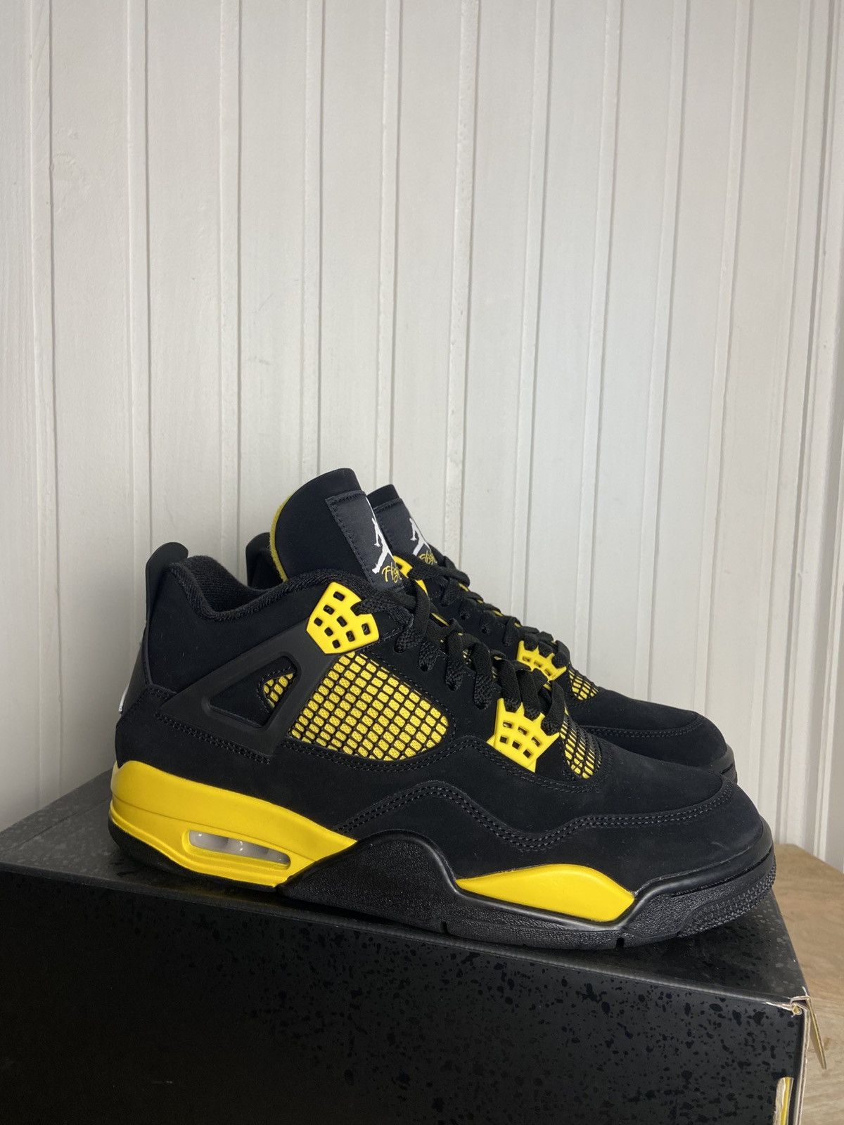 Jordan Brand New Jordan 4 Retro "Thunder" 2023 authentic size 10,5US Size US 10.5 / EU 43-44 - 5 Thumbnail