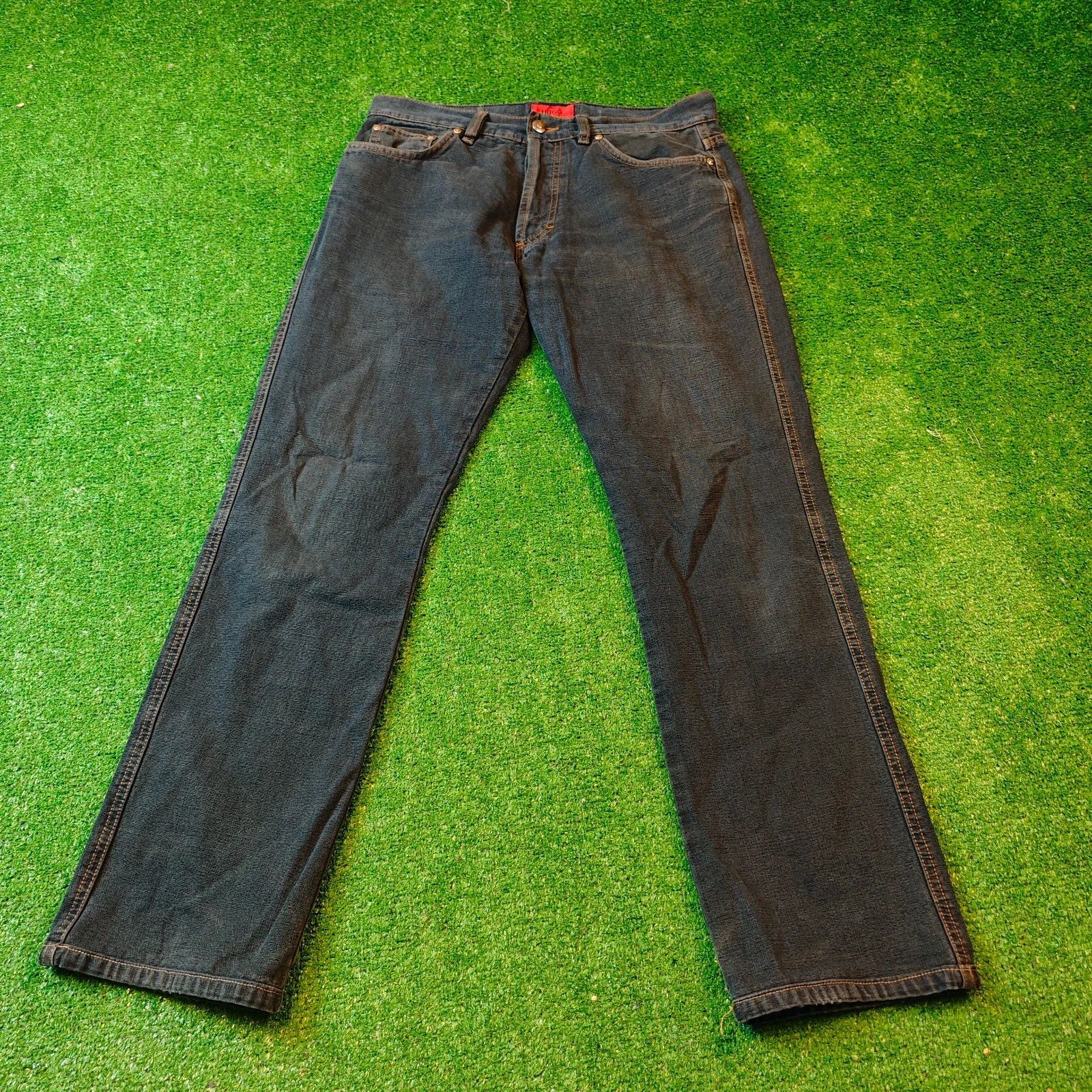 Hugo Boss Vintage Hugo Boss Jeans Mens 32 Blue straight button fly Size US 32 / EU 48 - 1 Thumbnail