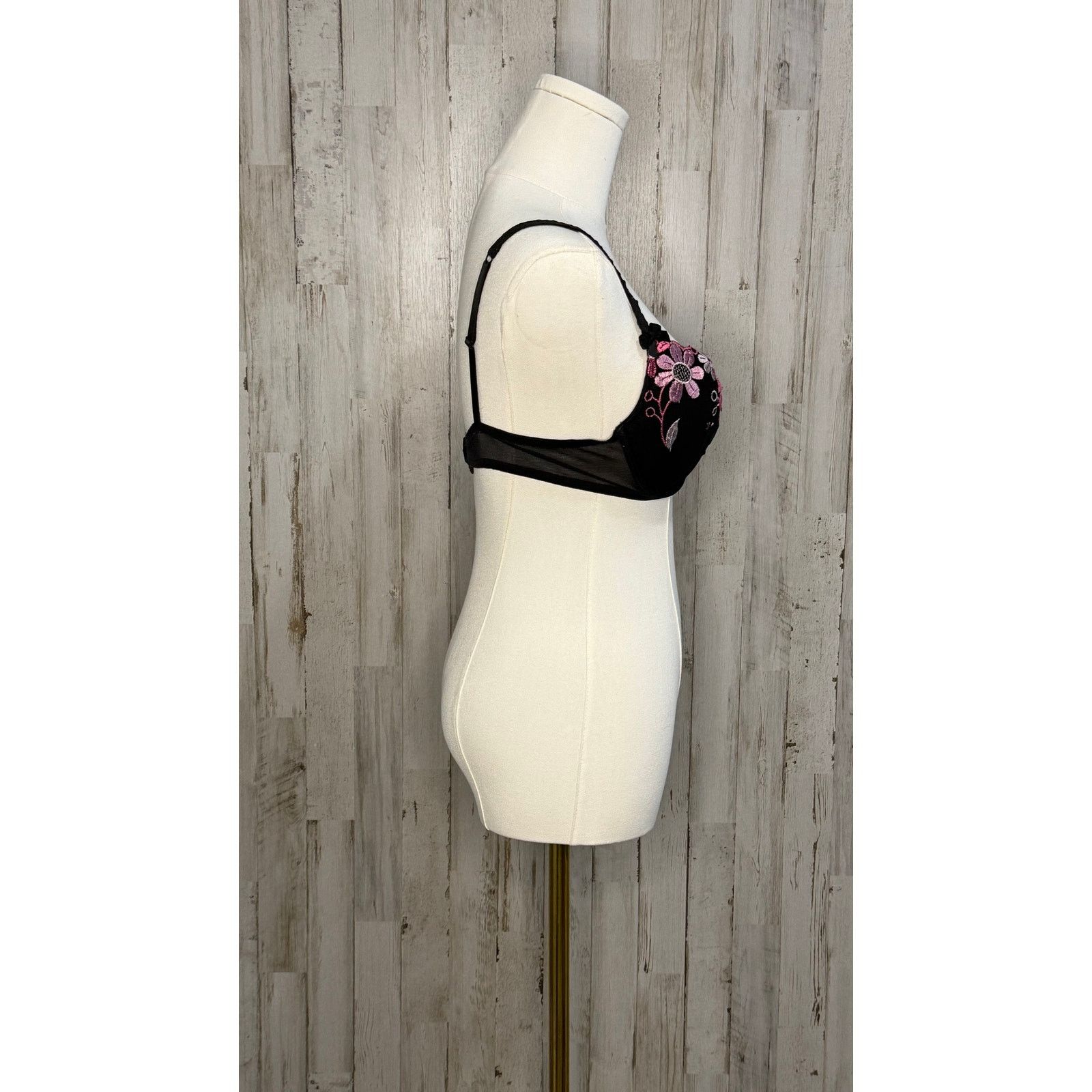 Victoria's Secret Victoria's Secret Women's Black Floral Push-Up Bra Size 36B Size ONE SIZE - 3 Thumbnail