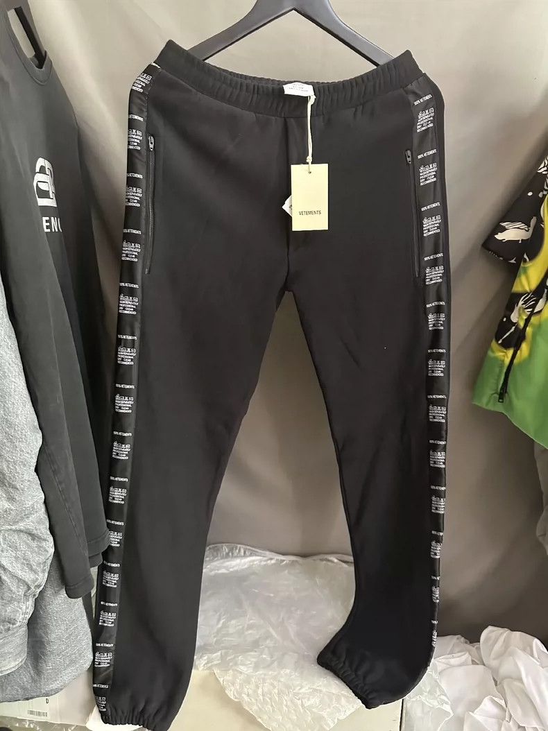 Vetements Vetements Side Logo Track Pants Black-yf Size US 30 / EU 46 - 1 Thumbnail