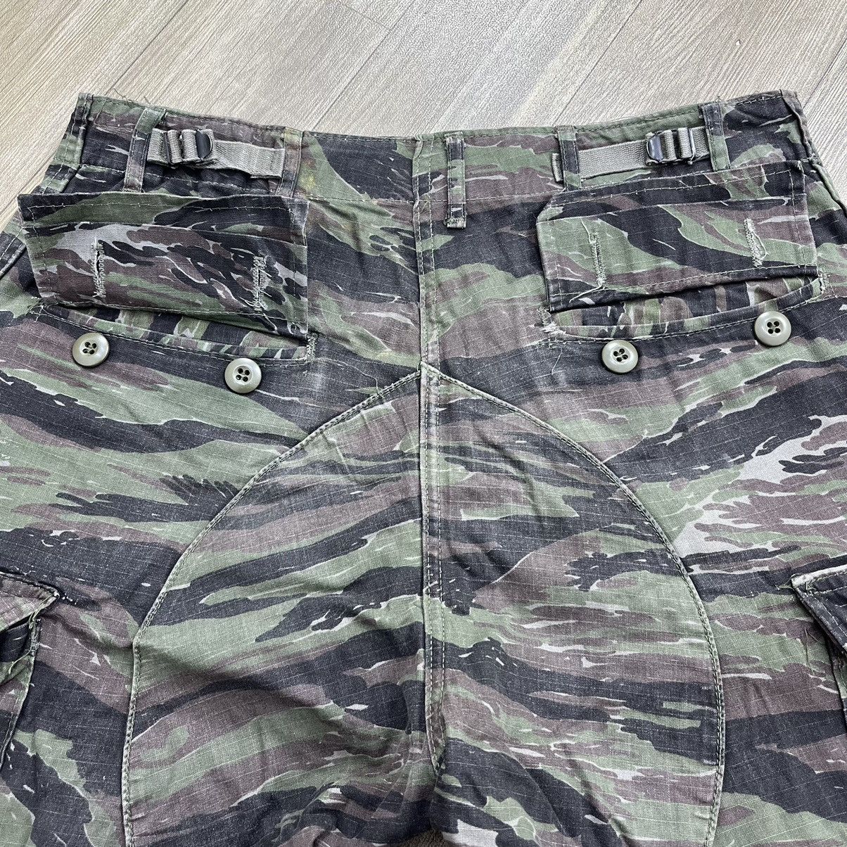 Vintage Vintage Trouser Combat Camouflage Tiger Stripe Cargo Pants Size US 33 - 16 Thumbnail