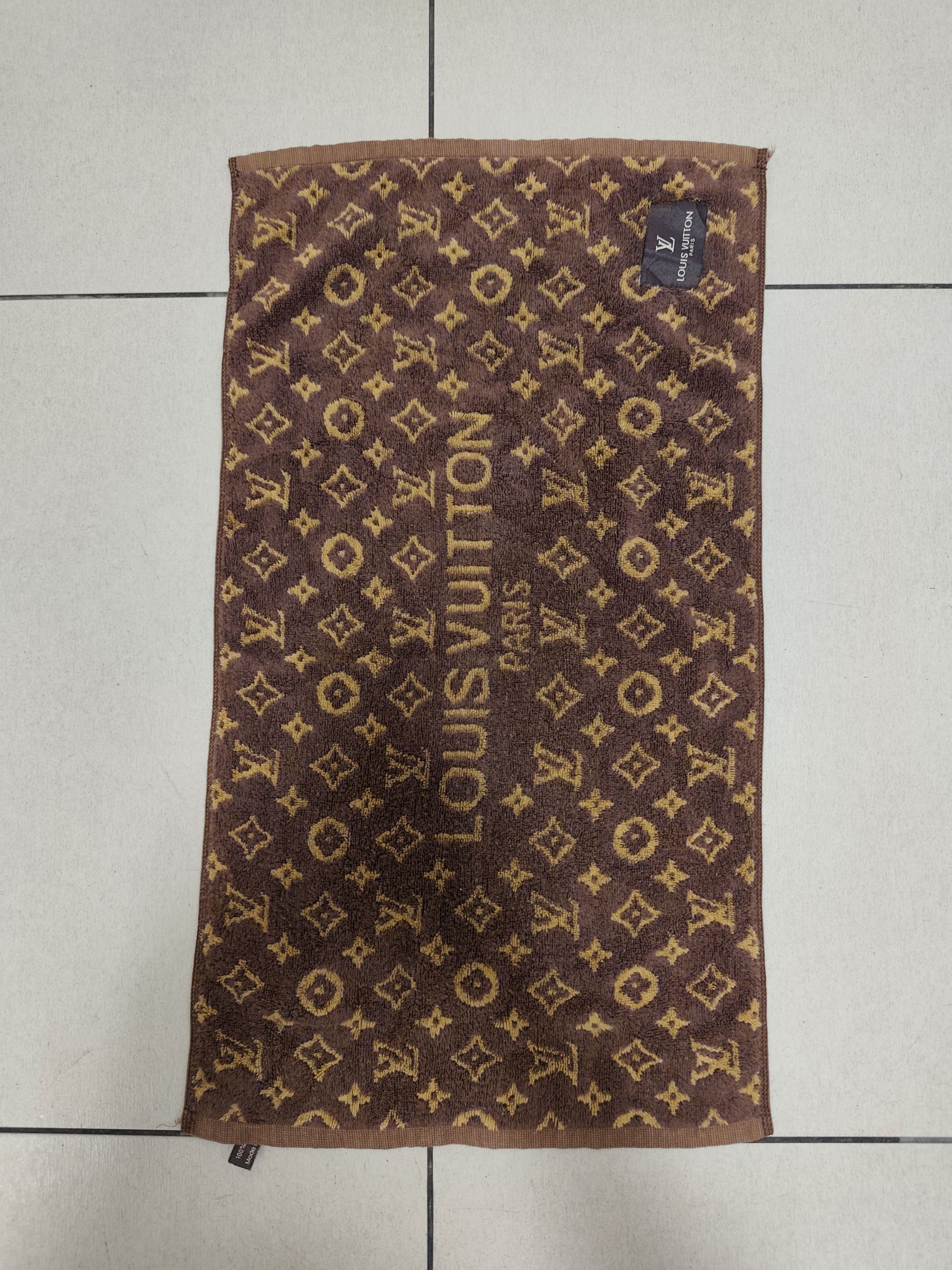 Louis Vuitton Louis Vuitton Monogram Towel Size ONE SIZE - 1 Thumbnail