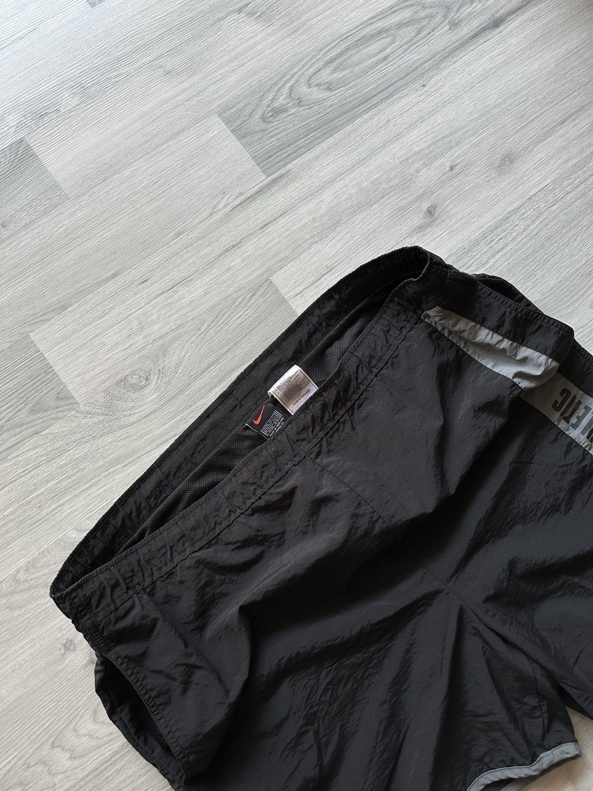Nike × Nike ACG × Vintage Vintage nylon shorts Nike athletic 90s swoosh (size XL) Size US 42 / EU 58 - 4 Thumbnail