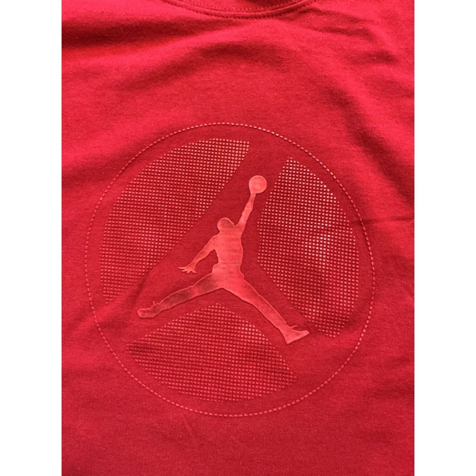 Jordan Brand VINTAGE Air Jordan Circle Jumpman Logo Graphic Red Basketball S/S Crewneck T-Shirt XXL Mens Red Logo T-Shirt 2XL Jumpman Size US XXL / EU 58 / 5 - 2 Thumbnail