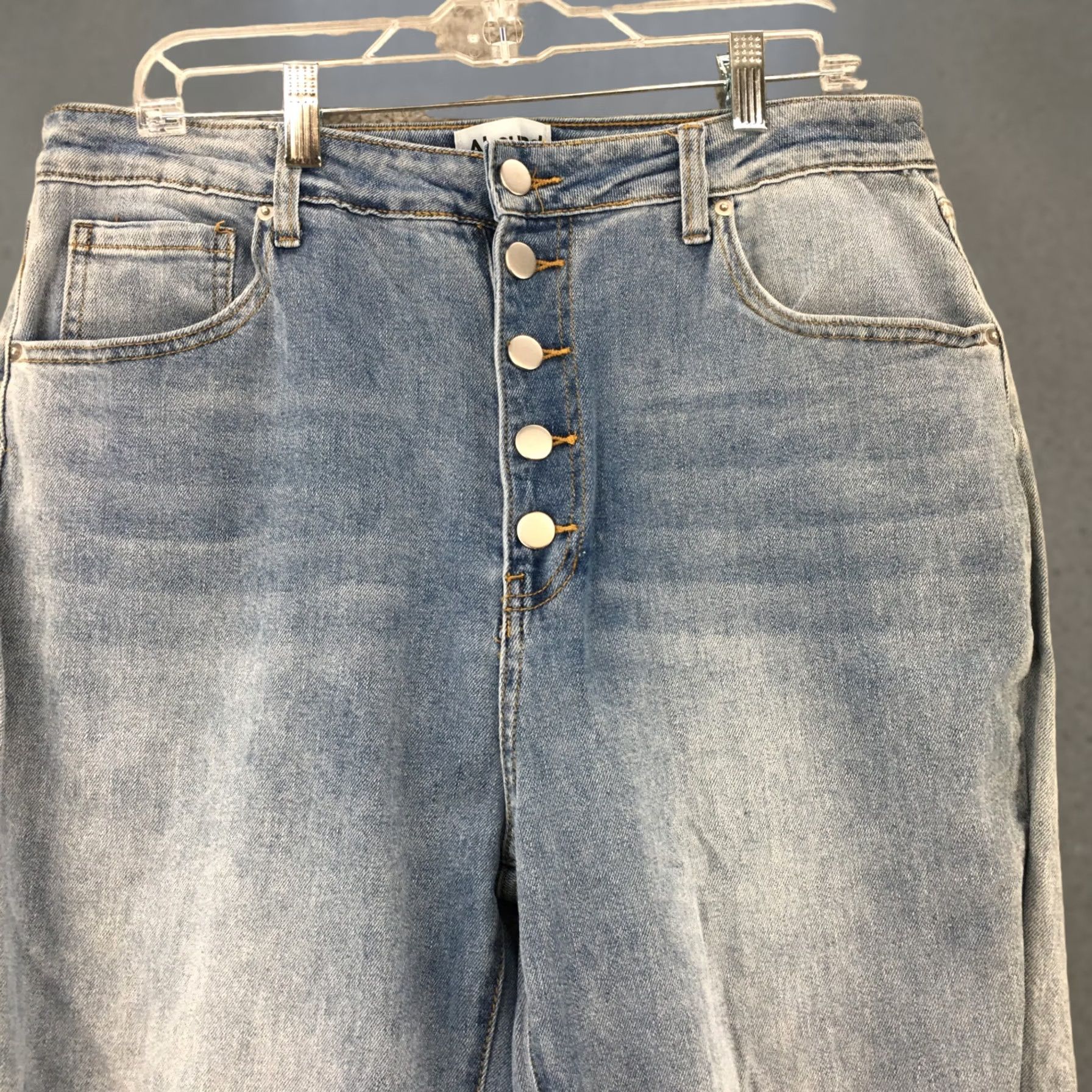 Vintage Abound Mom Jeans Womens 32 Blue Light Wash Denim Button Fly Ripped Knee Hi Rise Jeans Size 24" / US 00 / IT 34 - 1 Thumbnail