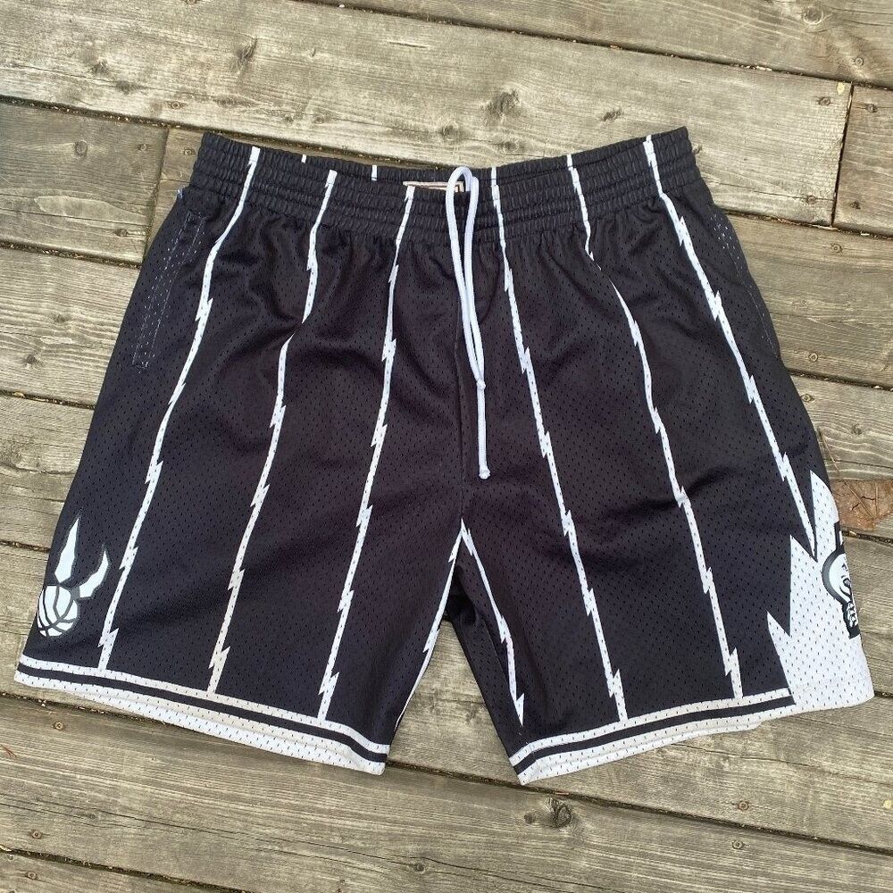 Mitchell & Ness Vintage Mitchell & Ness NBA Toronto Raptors Shorts Basketba Size US 40 / EU 56 - 1 Thumbnail