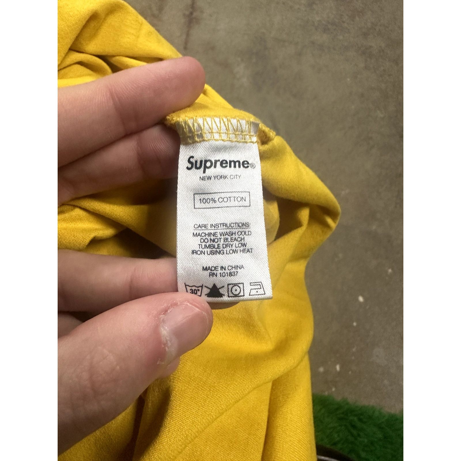 Supreme Supreme LS Tee Yellow Medium Used Size US M / EU 48-50 / 2 - 2 Thumbnail