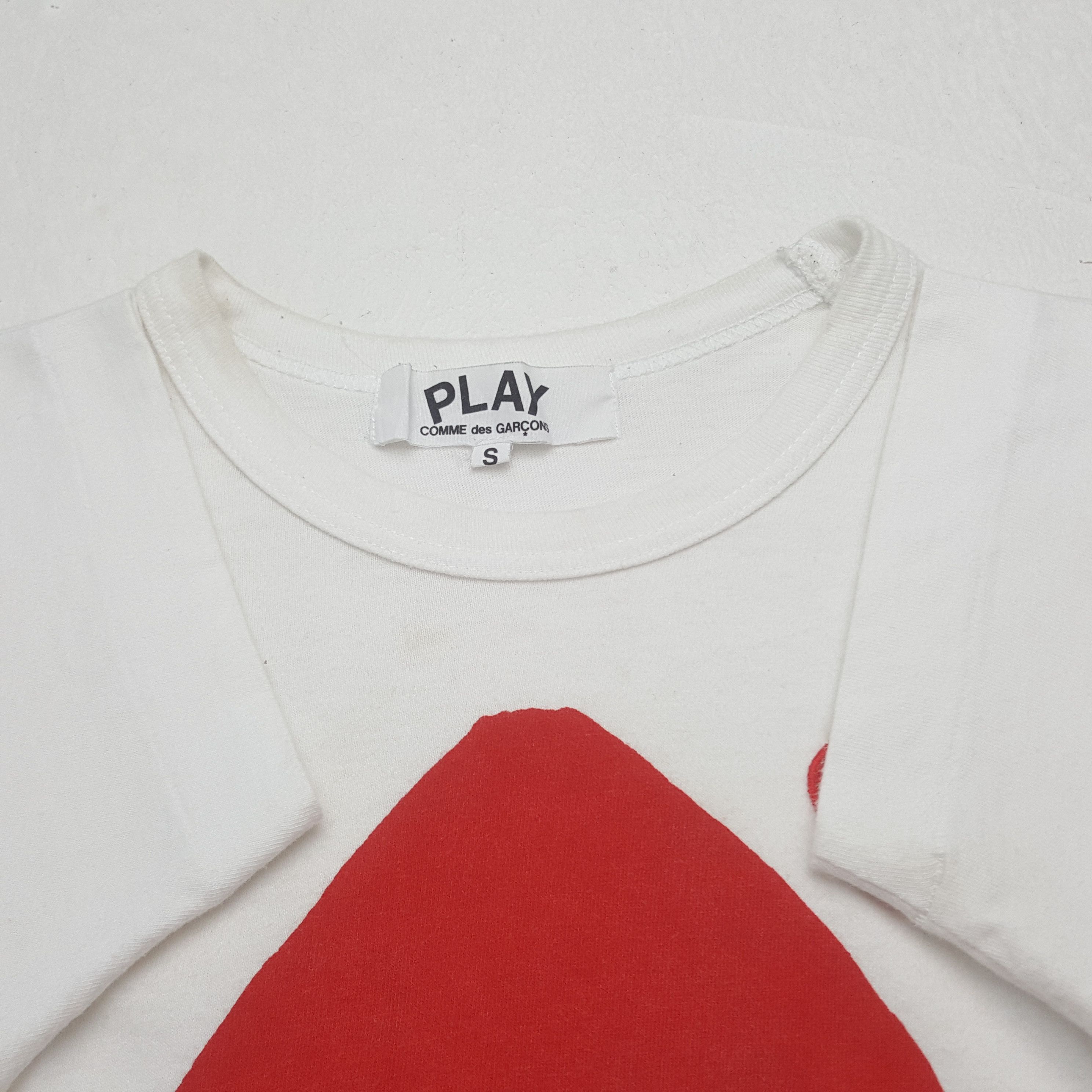 Japanese Brand Vintage Play Comme des Garcons Japanese Brand Tshirt RR10 Size US XS / EU 42 / 0 - 4 Thumbnail