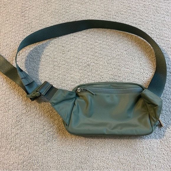Lululemon New Lululemon Wear everywhere Belt Bag Green Size ONE SIZE - 11 Thumbnail