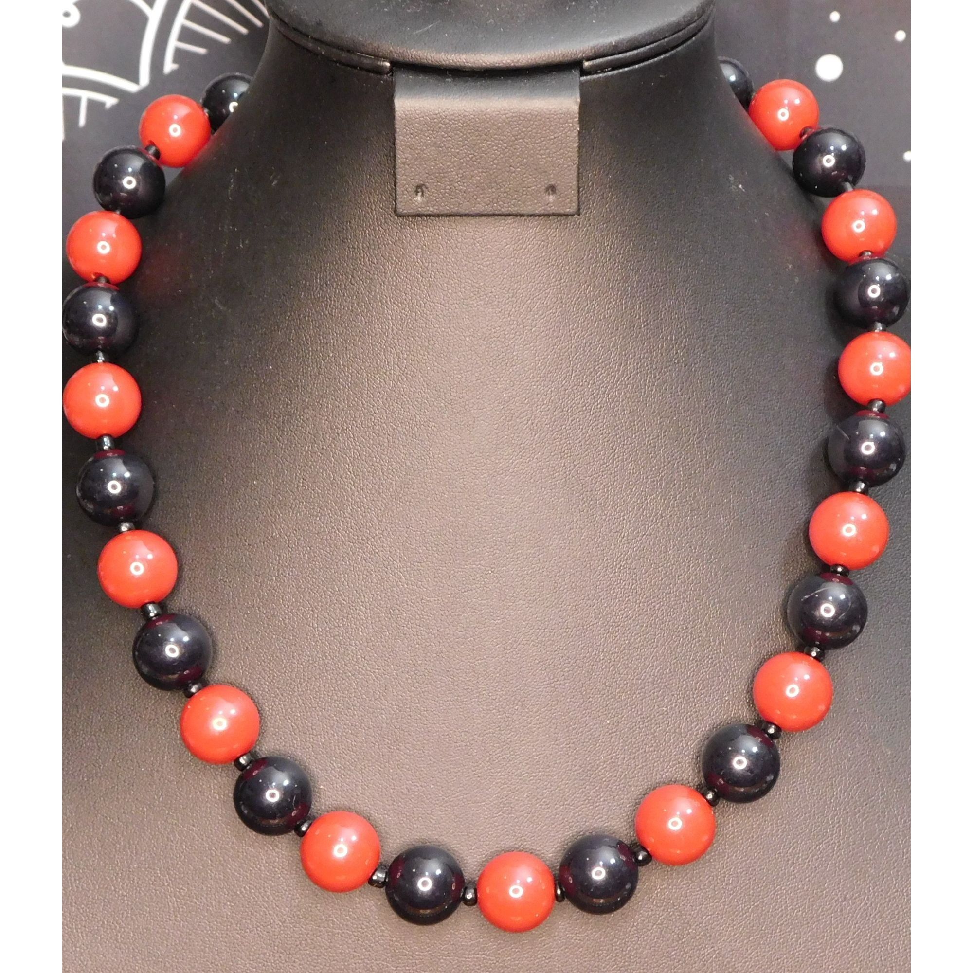 Other Retro Chunky Black And Red Beaded Necklace Size ONE SIZE - 1 Thumbnail