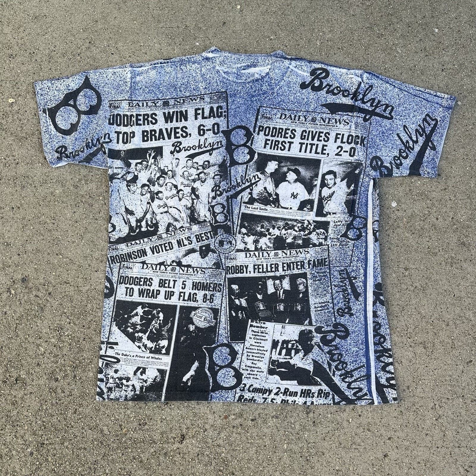 MLB × Vintage Vintage 90s Brooklyn Los Angeles Dodgers Newspaper AOP Tee Size US XL / EU 56 / 4 - 2 Thumbnail