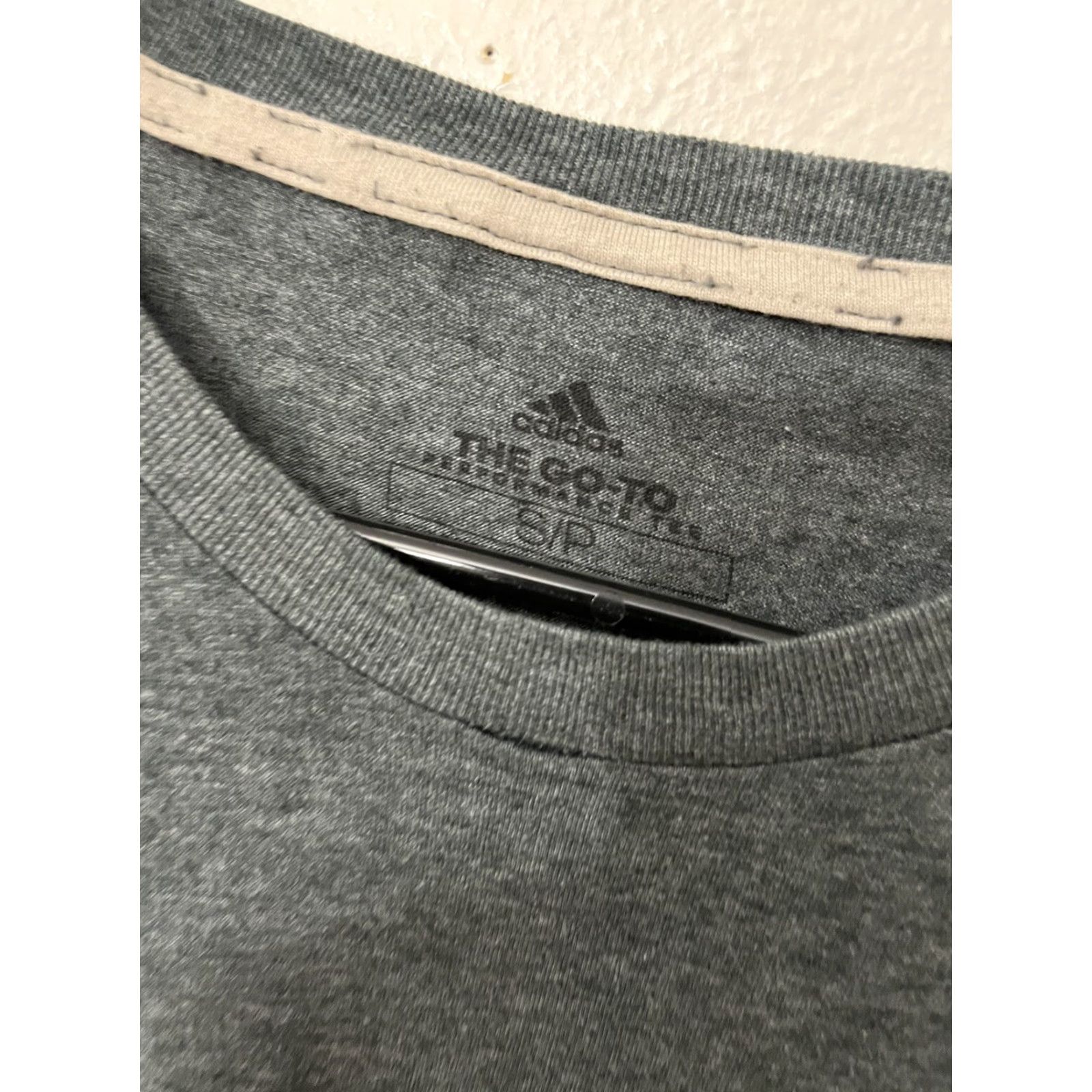 Adidas Adidas The Go-To Tee Shirt Mens Small Gray Short Sleeve Logo Athletic Fit Size US S / EU 44-46 / 1 - 4 Thumbnail