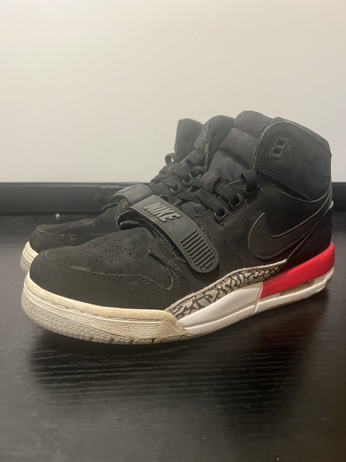 Nike SIZE 7 MEN - Air Jordan Legacy 312 Black Fire Red Size US 7 / EU 40 - 1 Thumbnail