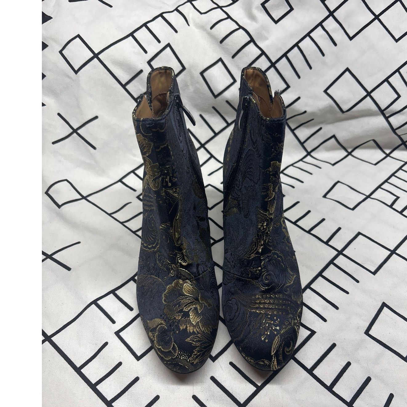 Franco Sarto Franco Sarto Jubilee 2 Tapestry Brocade Paisley Booties Size US 8.5 / IT 38.5 - 2 Thumbnail