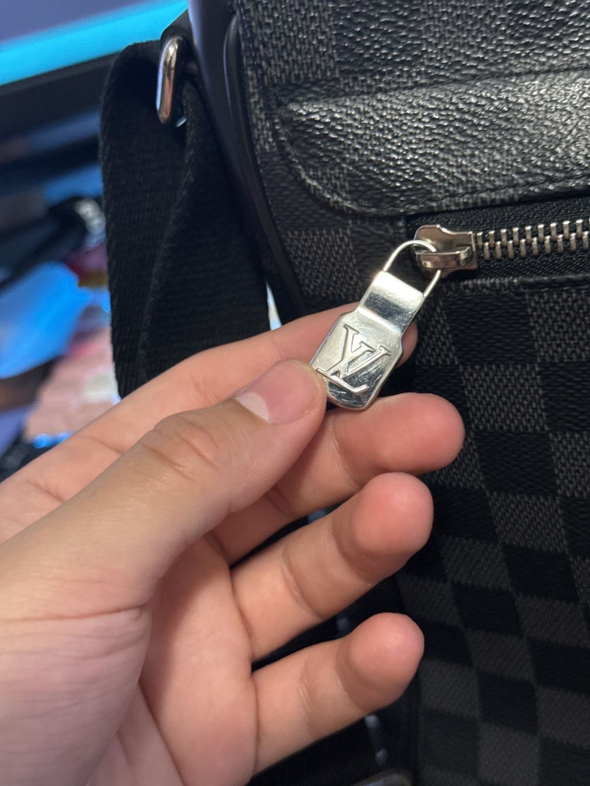 Louis Vuitton Louis Vuitton District PM Damier Graphite Size ONE SIZE - 6 Thumbnail