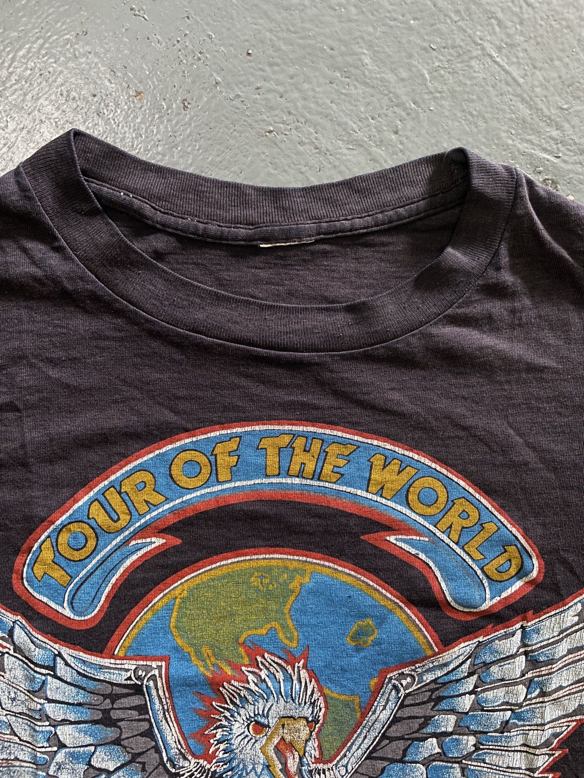 Band Tees × Vintage Vintage 80s Van Halen “TOUR OF THE WORLD” Band Tees Size US S / EU 44-46 / 1 - 3 Thumbnail
